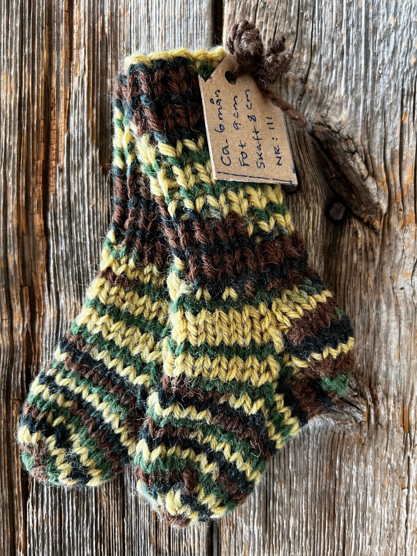 Handstickade sockor 0,5 år Nr 111