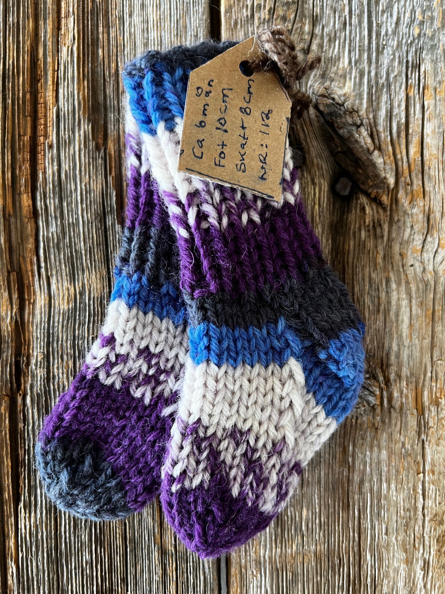 Handstickade sockor 1 år Nr 113