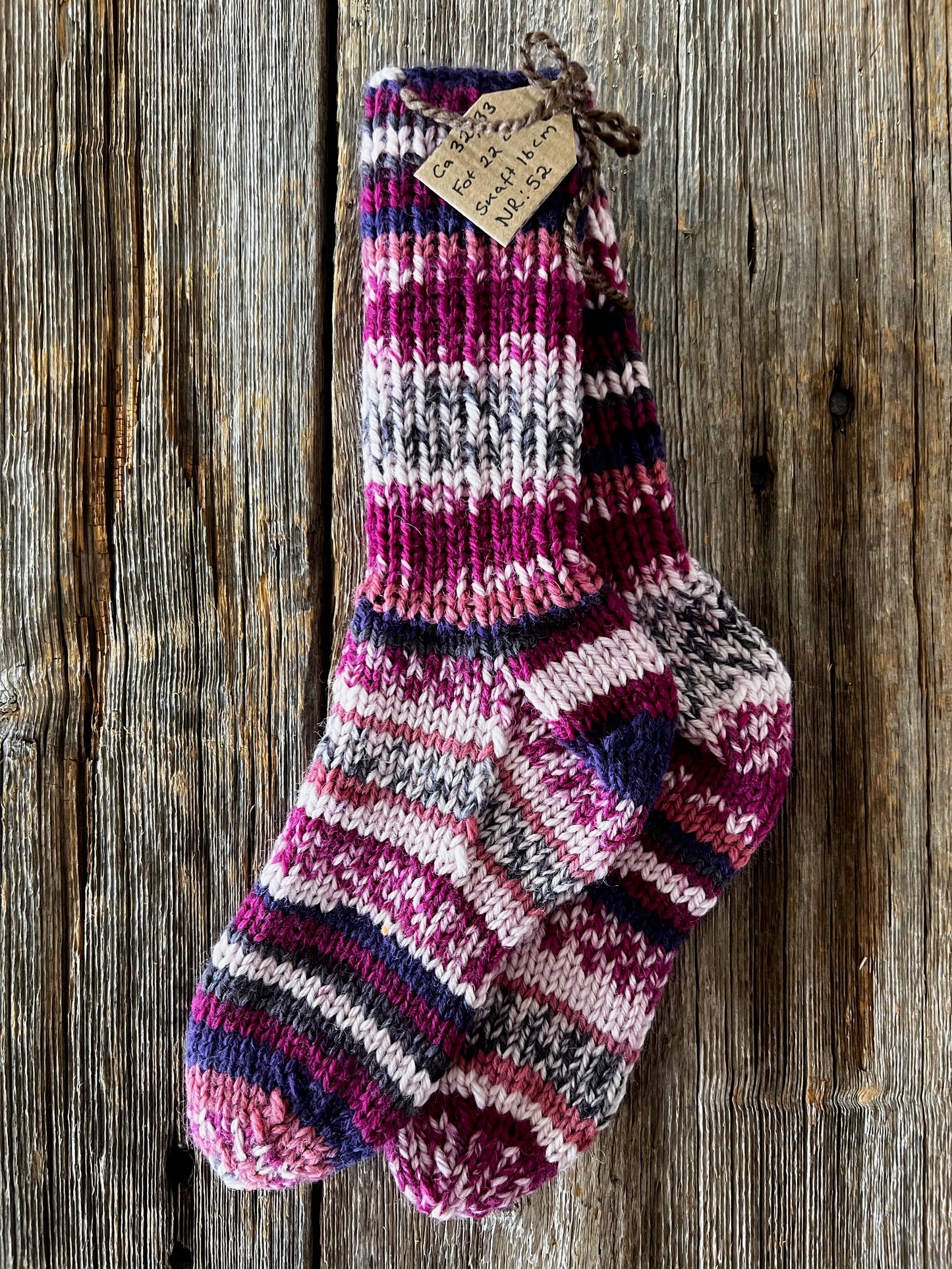 Handstickade sockor 32/33 Nr 52