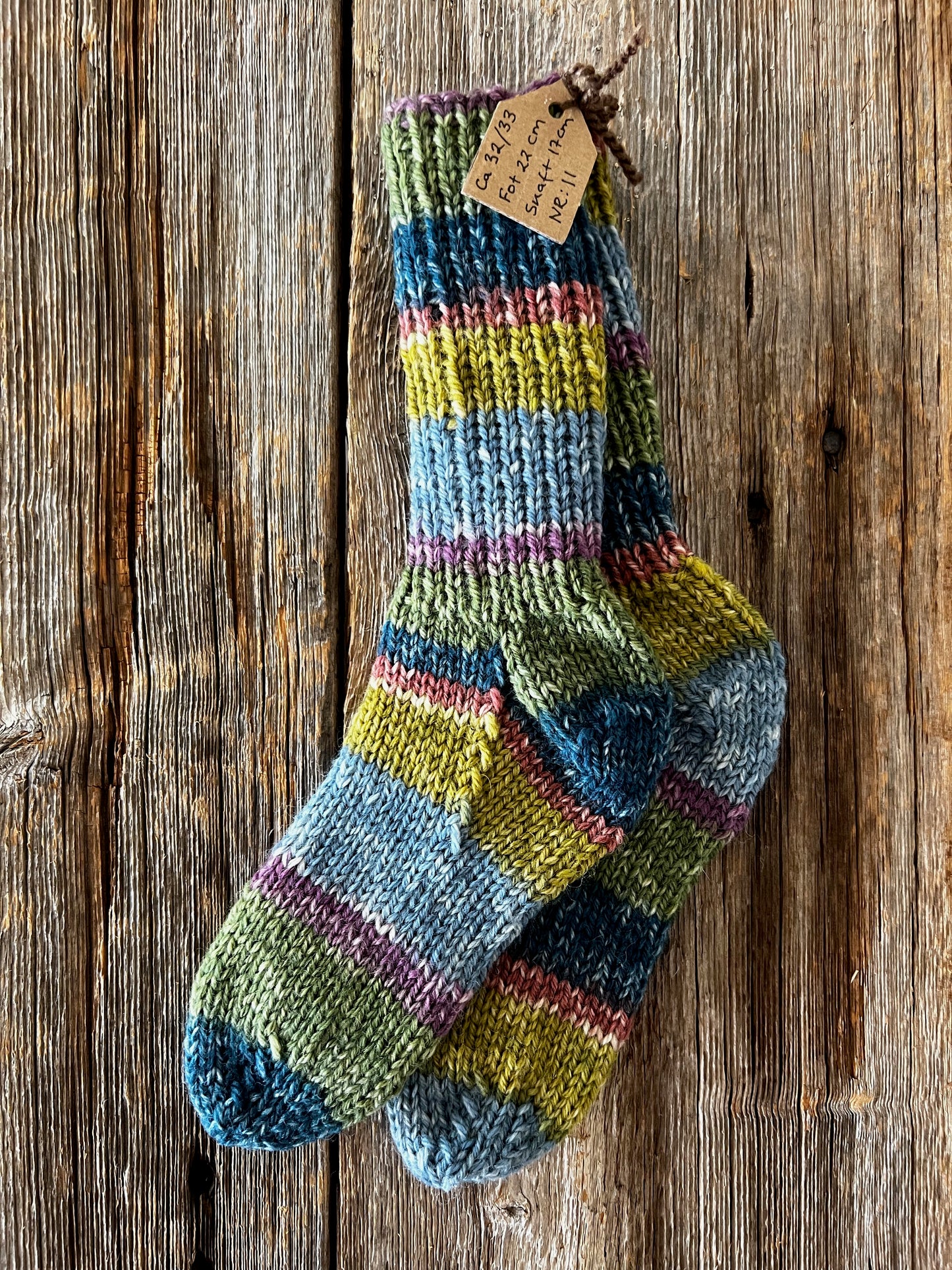 Handstickade sockor 32/33 Nr 11