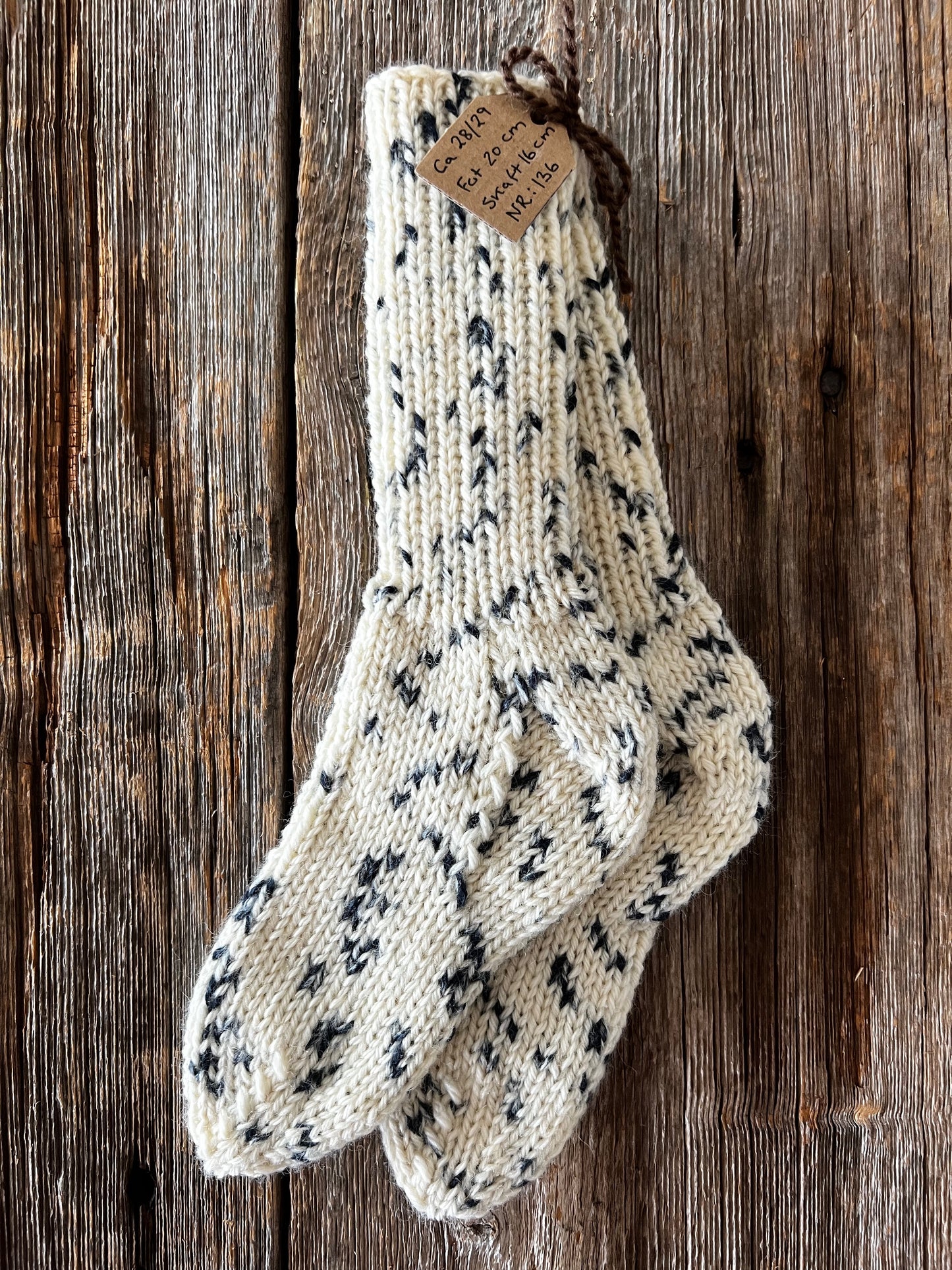 Handstickade sockor 28/29 Nr 136