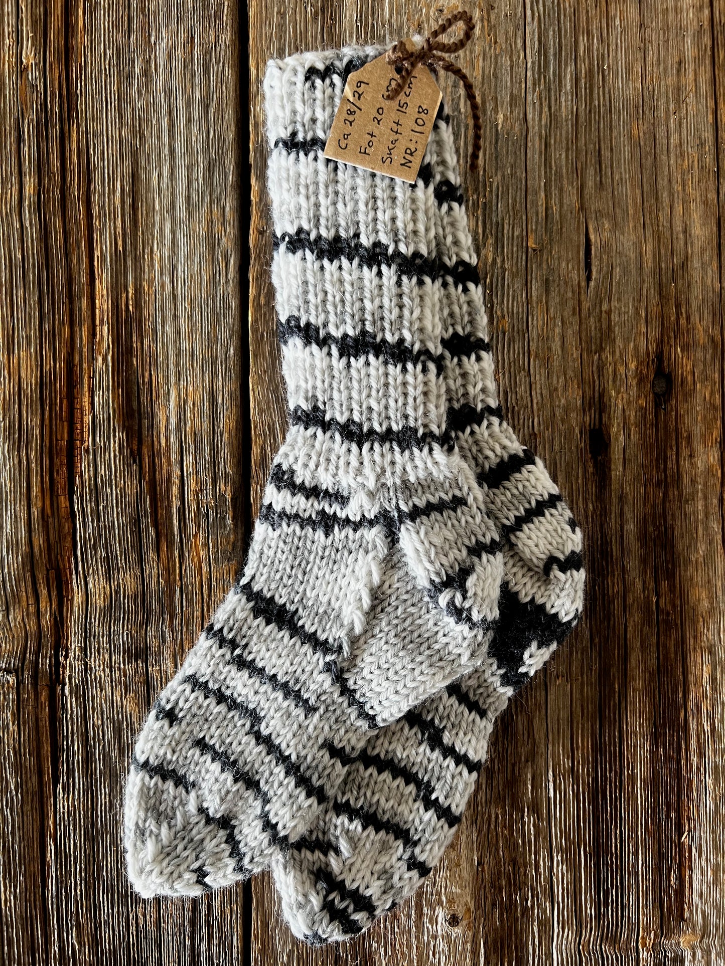 Handstickade sockor 28/29 Nr 108