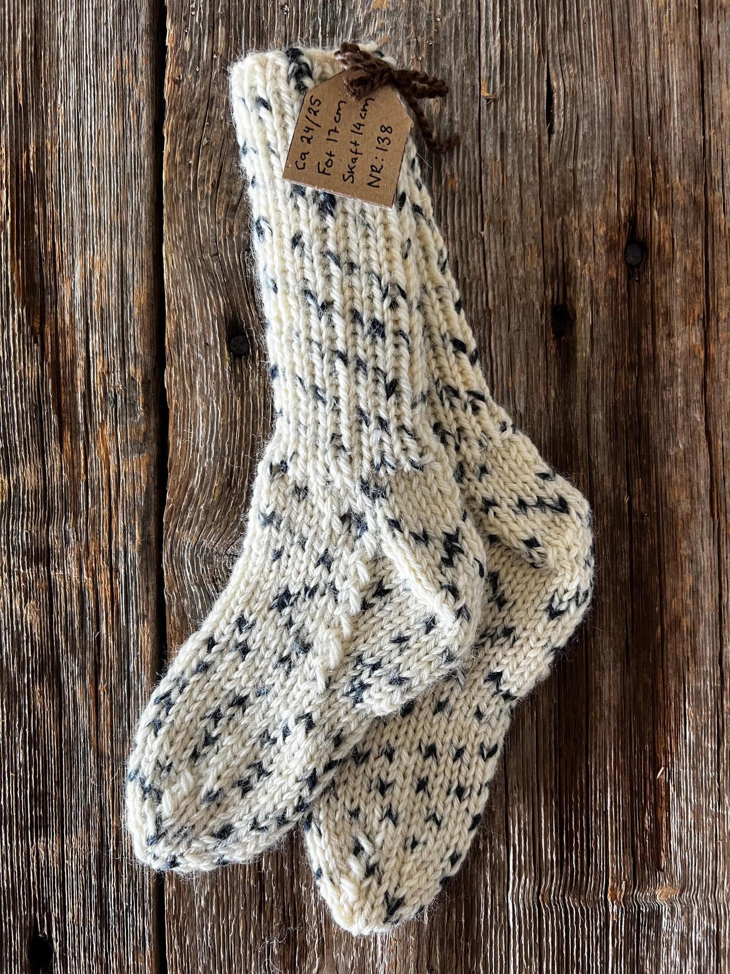 Handstickade sockor 24/25 Nr 138