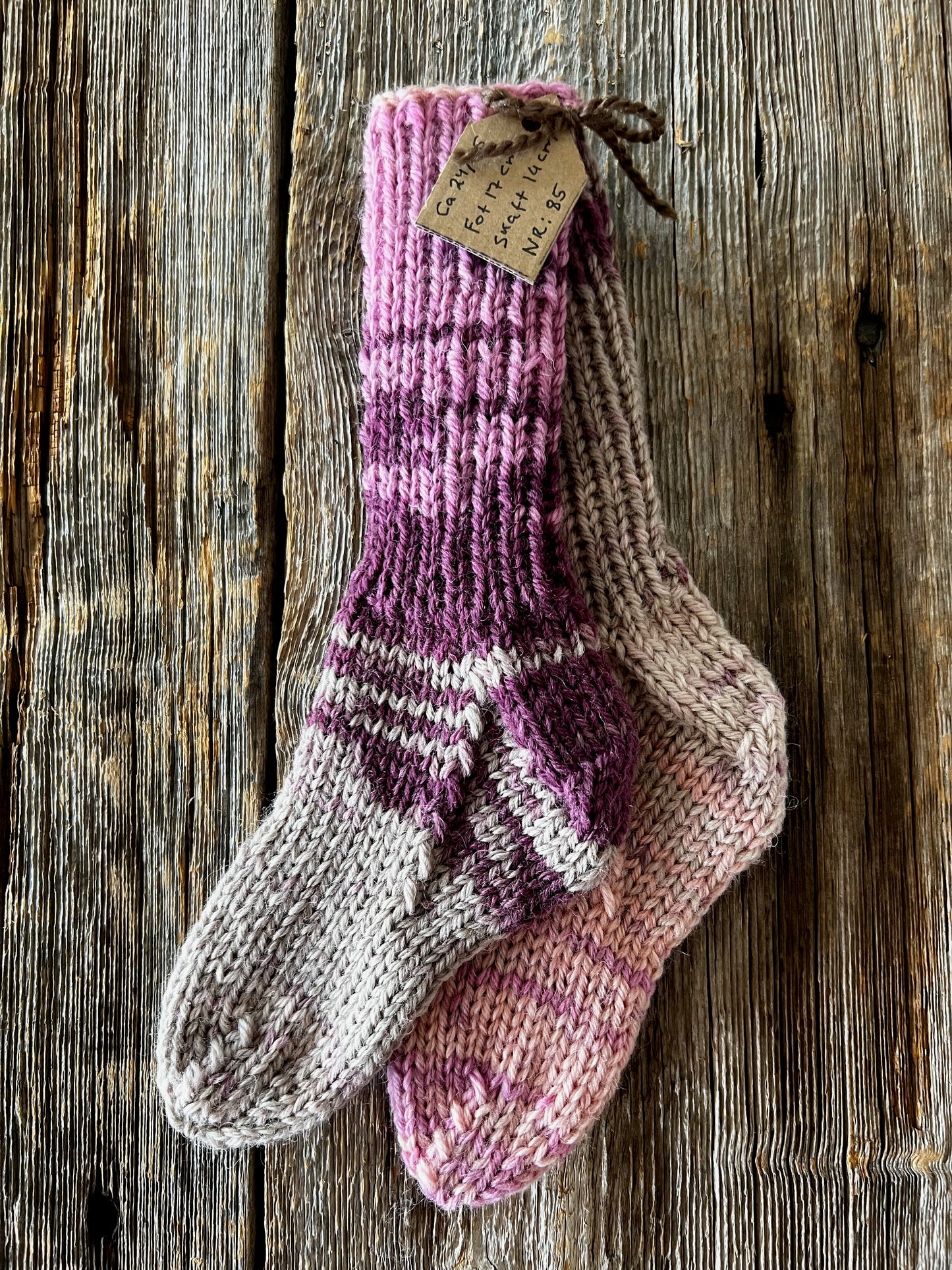 Handstickade sockor 24/25 Nr 85