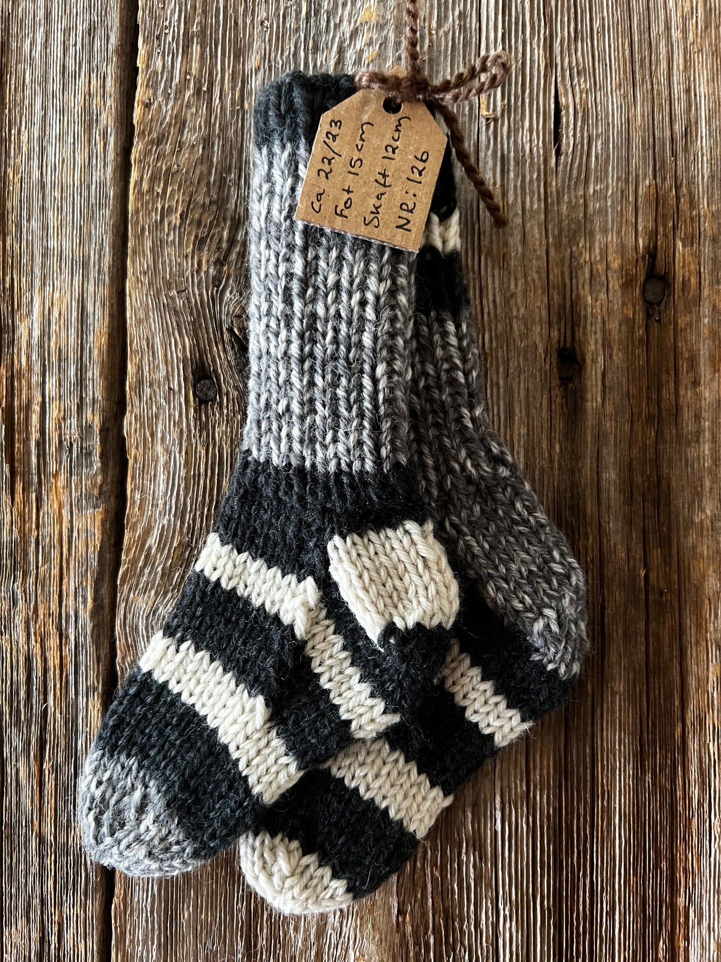 Handstickade sockor 22/23 Nr 126