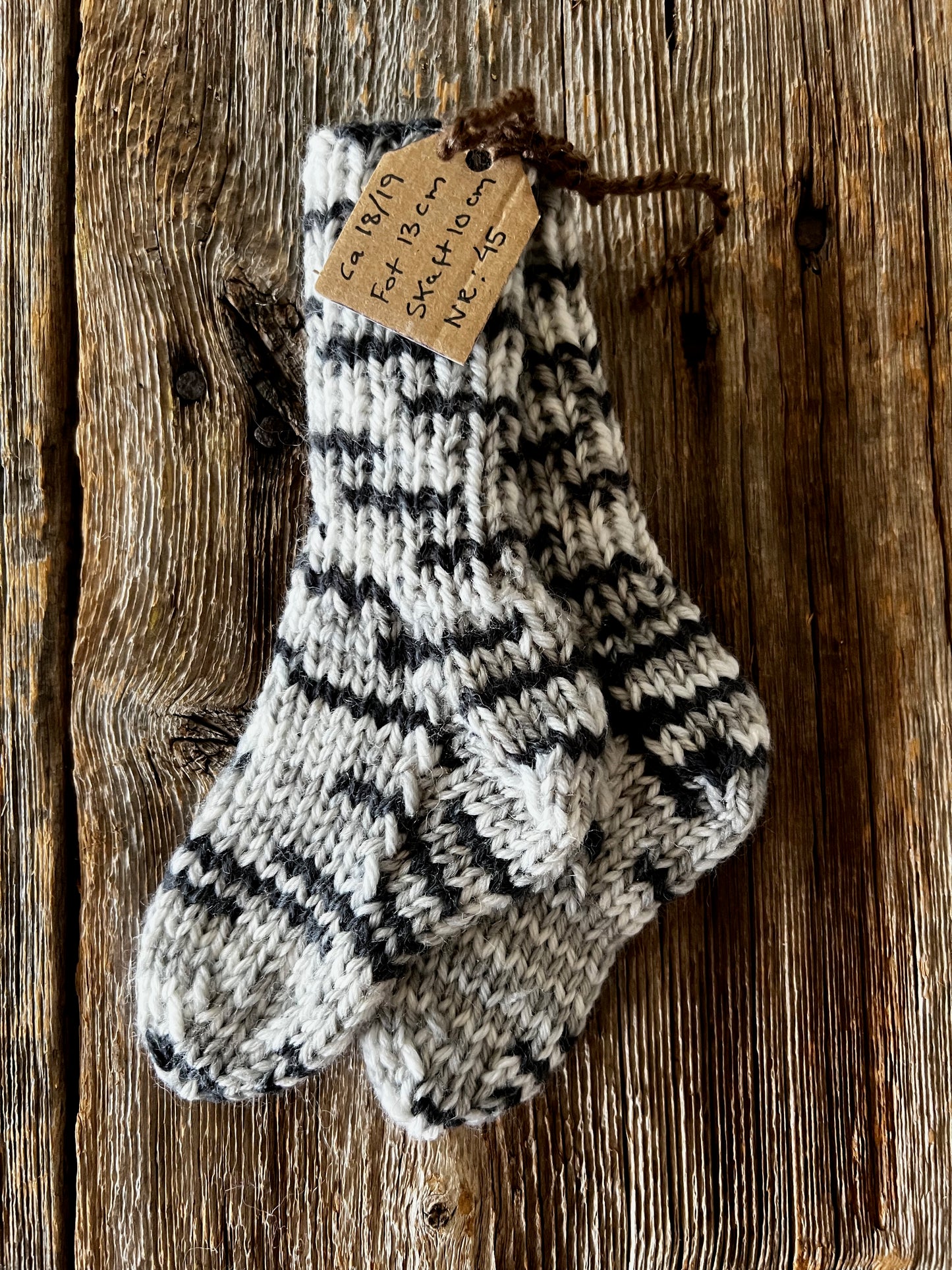 Handstickade sockor 18/19 Nr 45
