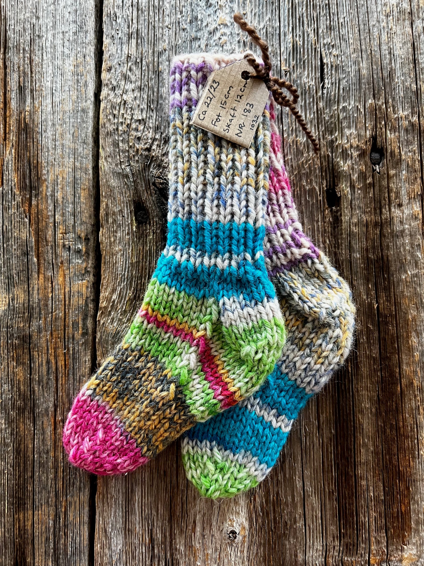 Handstickade sockor 22/23 Nr 183