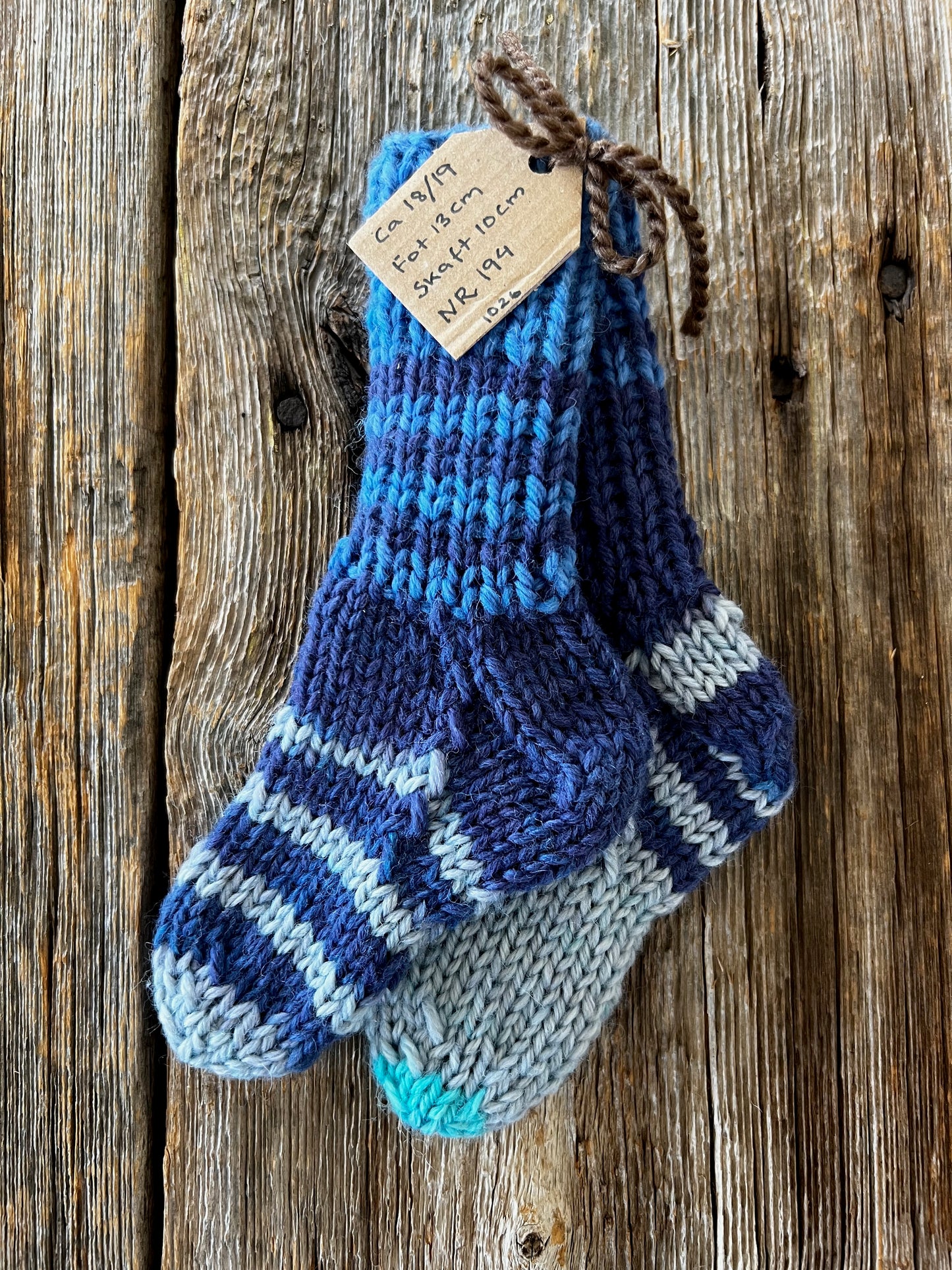 Handstickade sockor 18/19 Nr 194