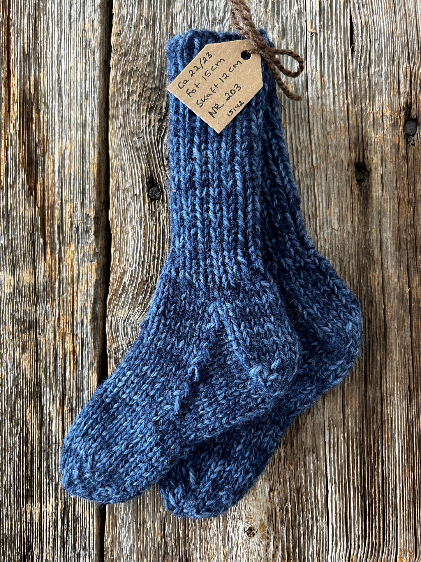 Handstickade sockor 22/23 Nr 203