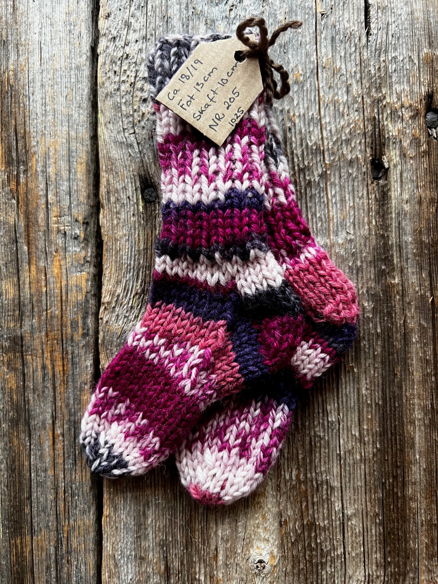 Handstickade sockor 18/19 Nr 205