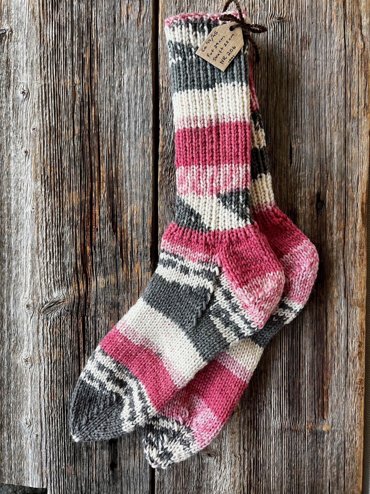 Handstickade sockor 44/45 Nr 206