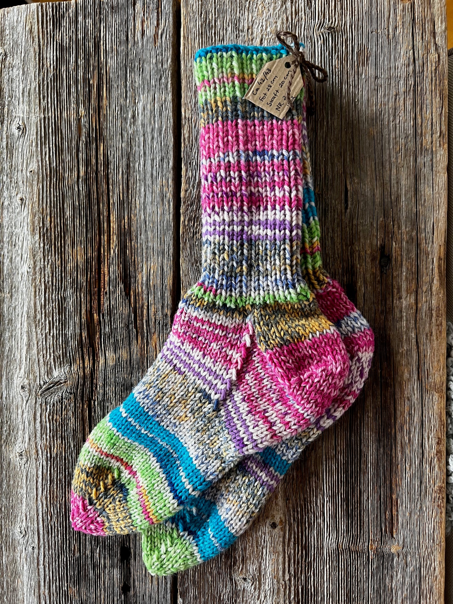 Handstickade sockor 42/43 Nr 210