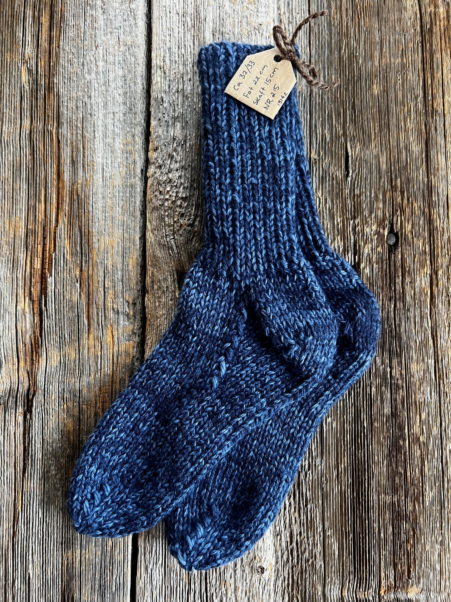 Handstickade sockor 32/33 Nr 215