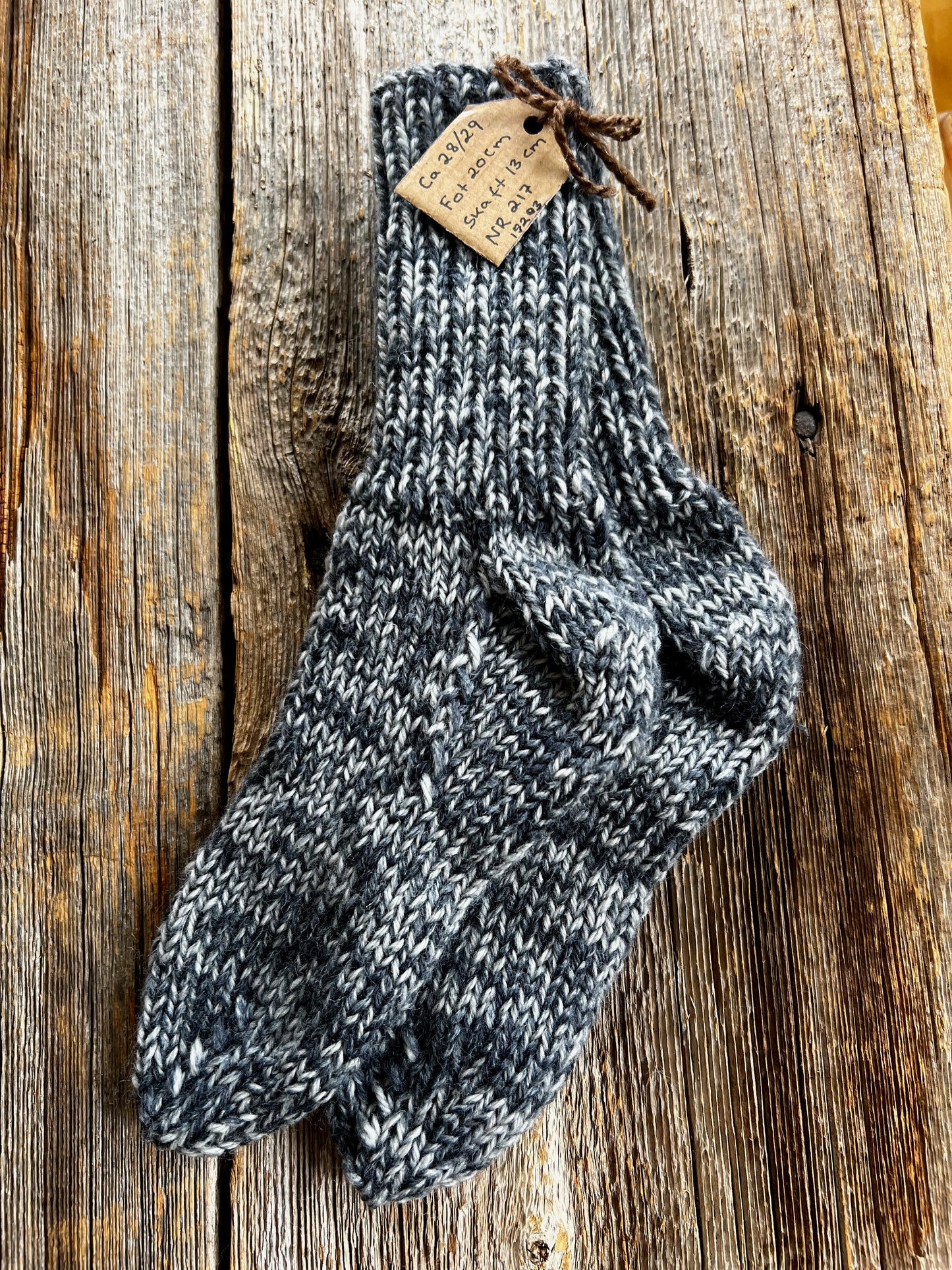 Handstickade sockor 28/29 Nr 217