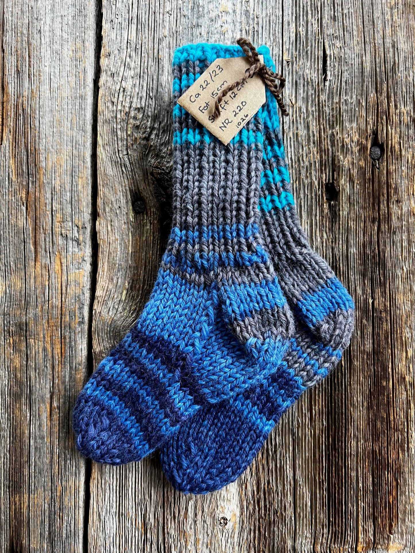 Handstickade sockor 22/23 Nr 220