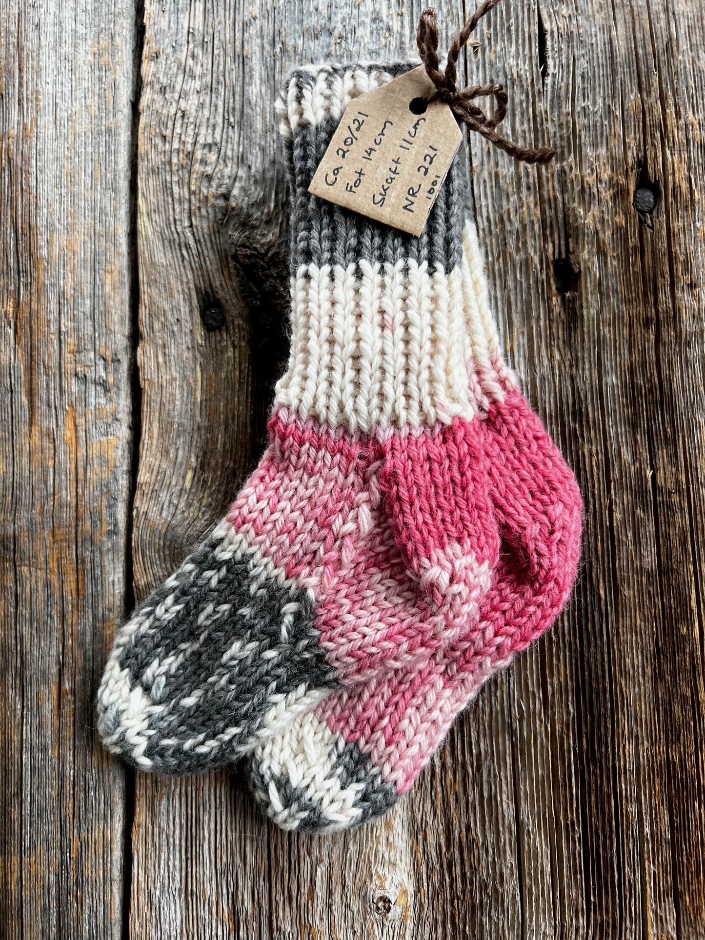 Handstickade sockor 20/21 Nr 221