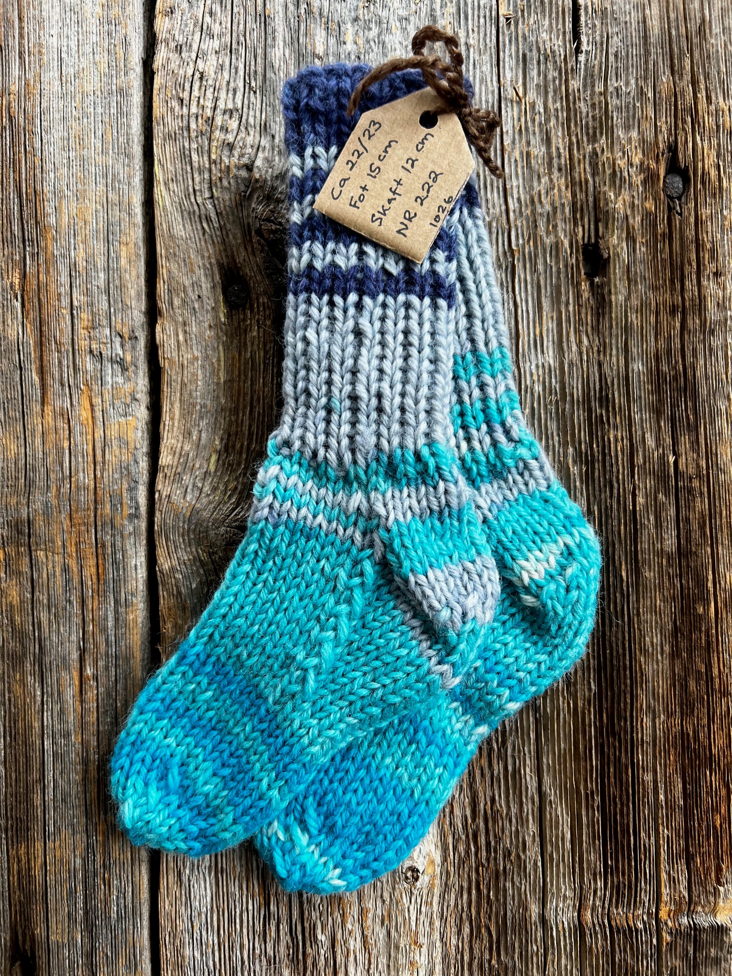 Handstickade sockor 22/23 Nr 222