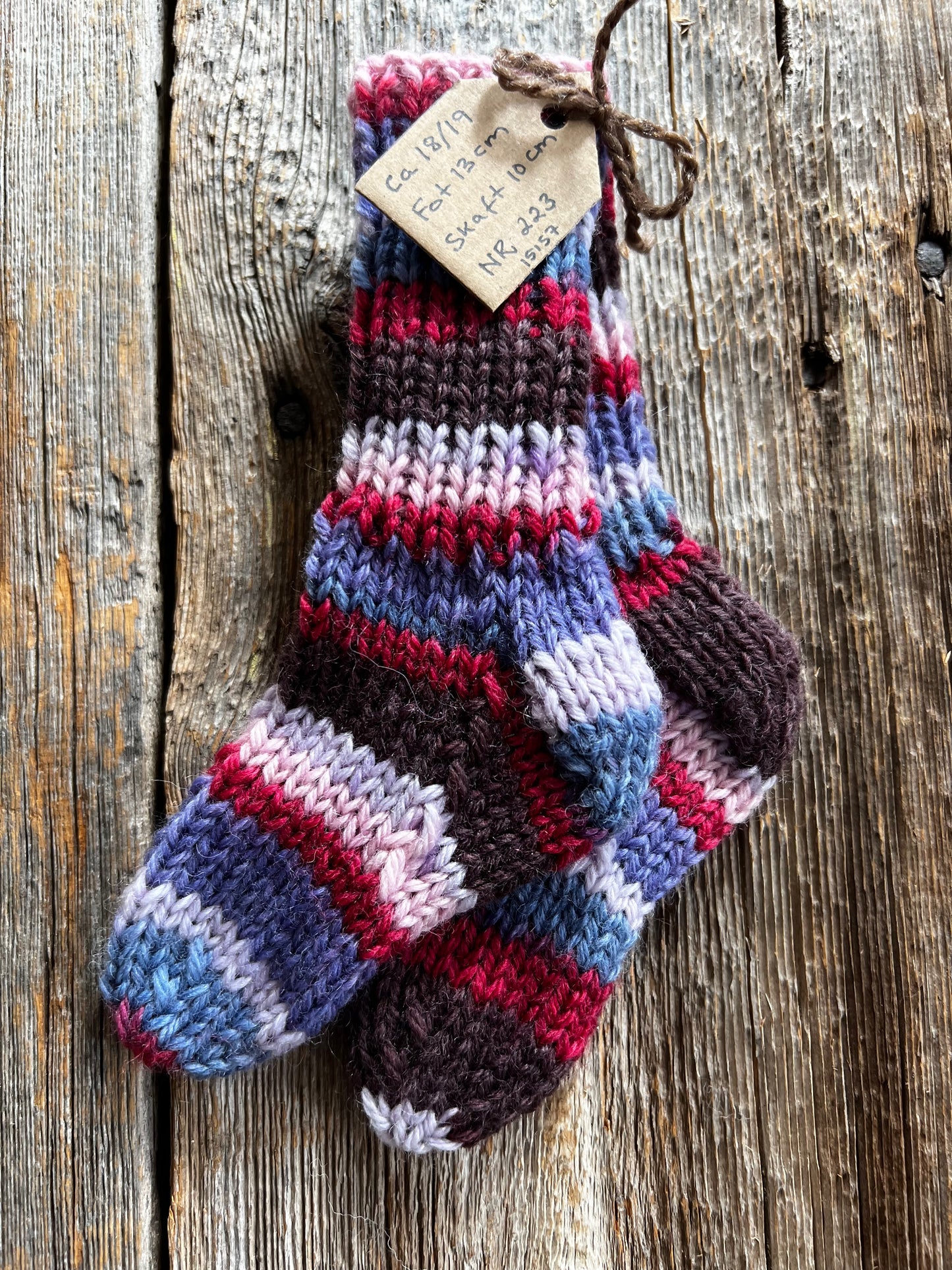 Handstickade sockor 18/19 Nr 223