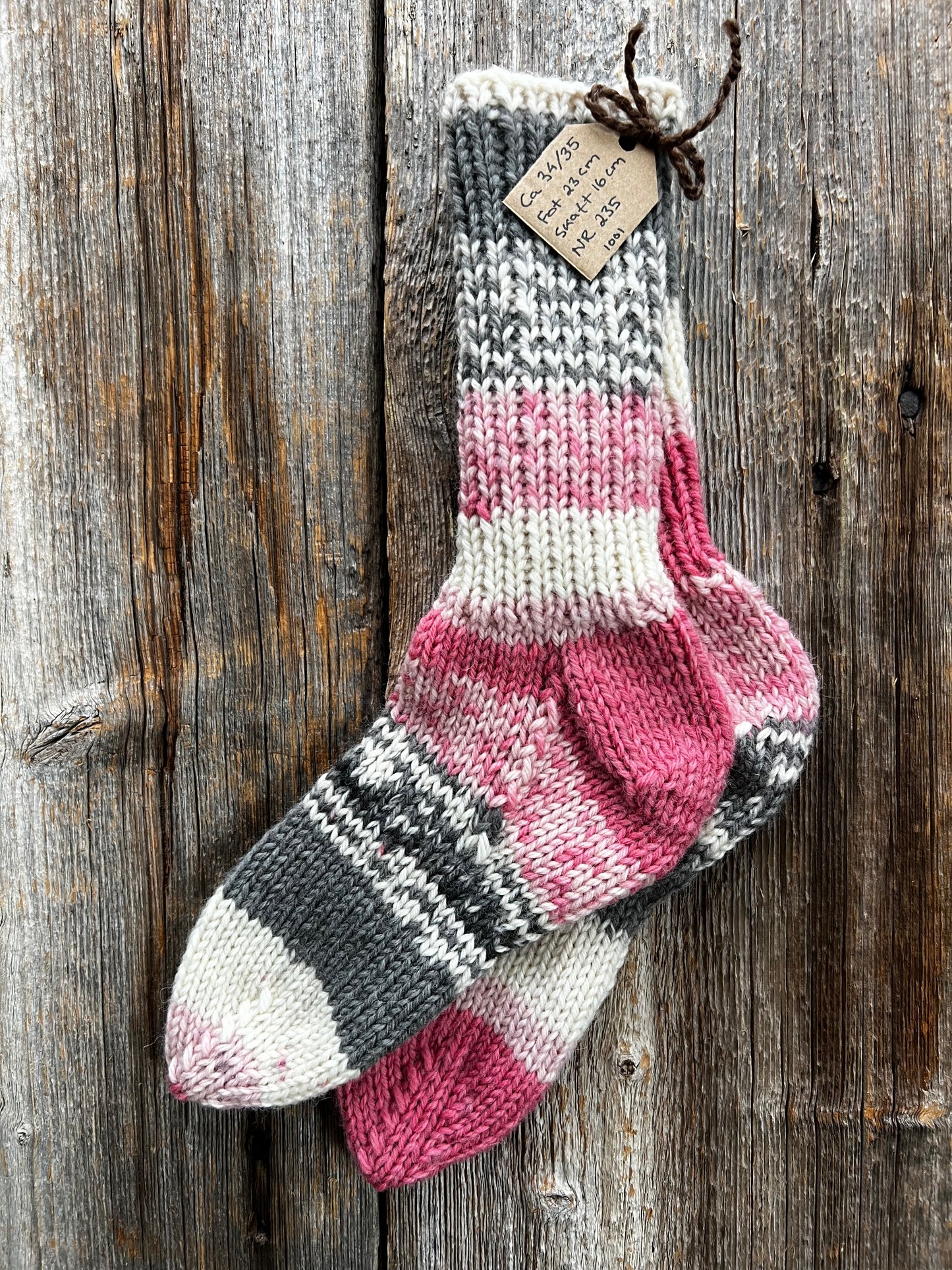 Handstickade sockor 34/35 Nr 235