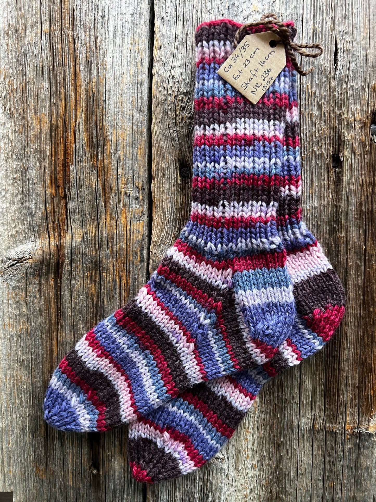 Handstickade sockor 34/35 Nr 236