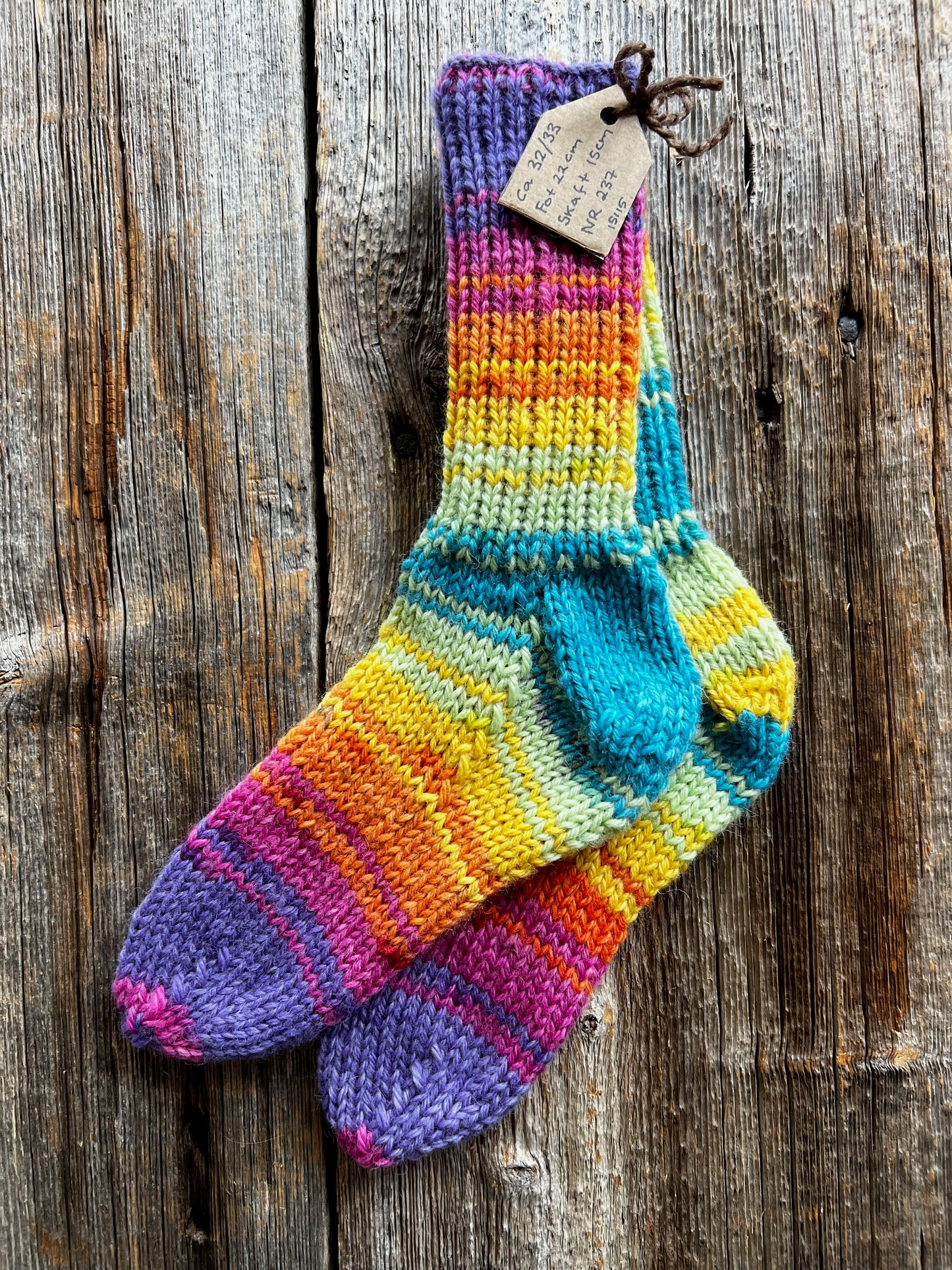 Handstickade sockor 32/33 Nr 237