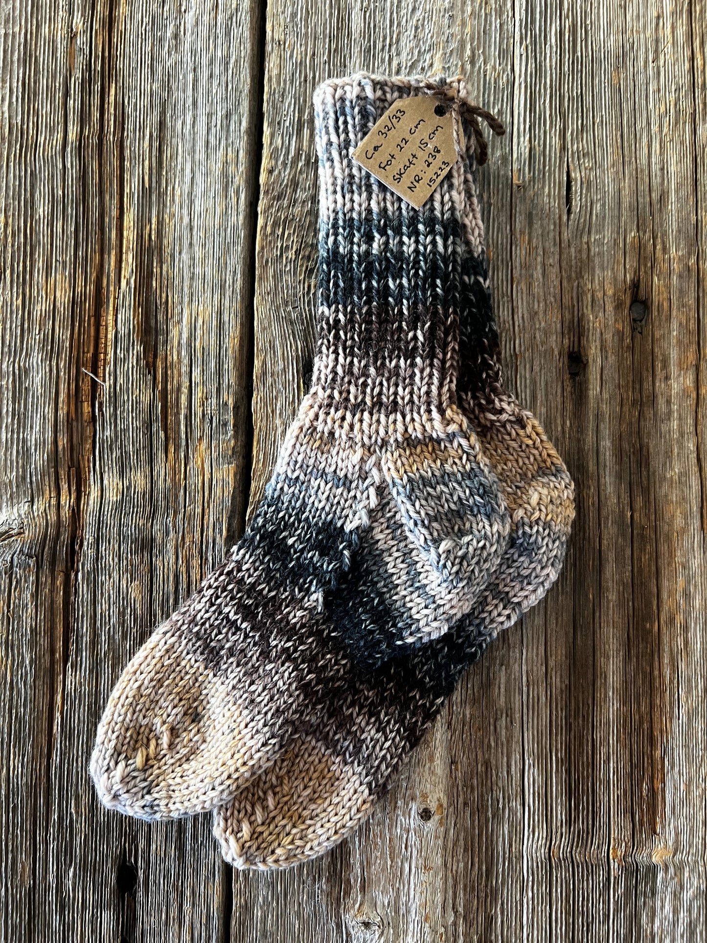 Handstickade sockor 32/33 Nr 238