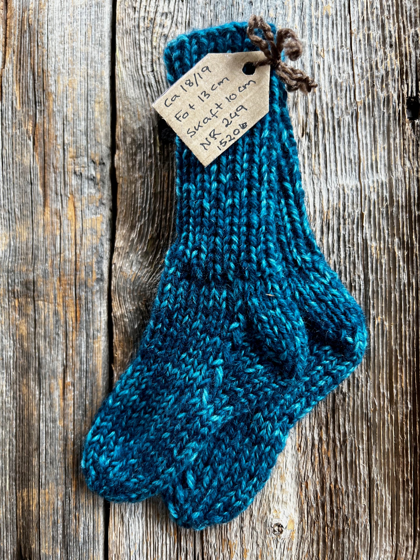 Handstickade sockor 18/19 Nr 249