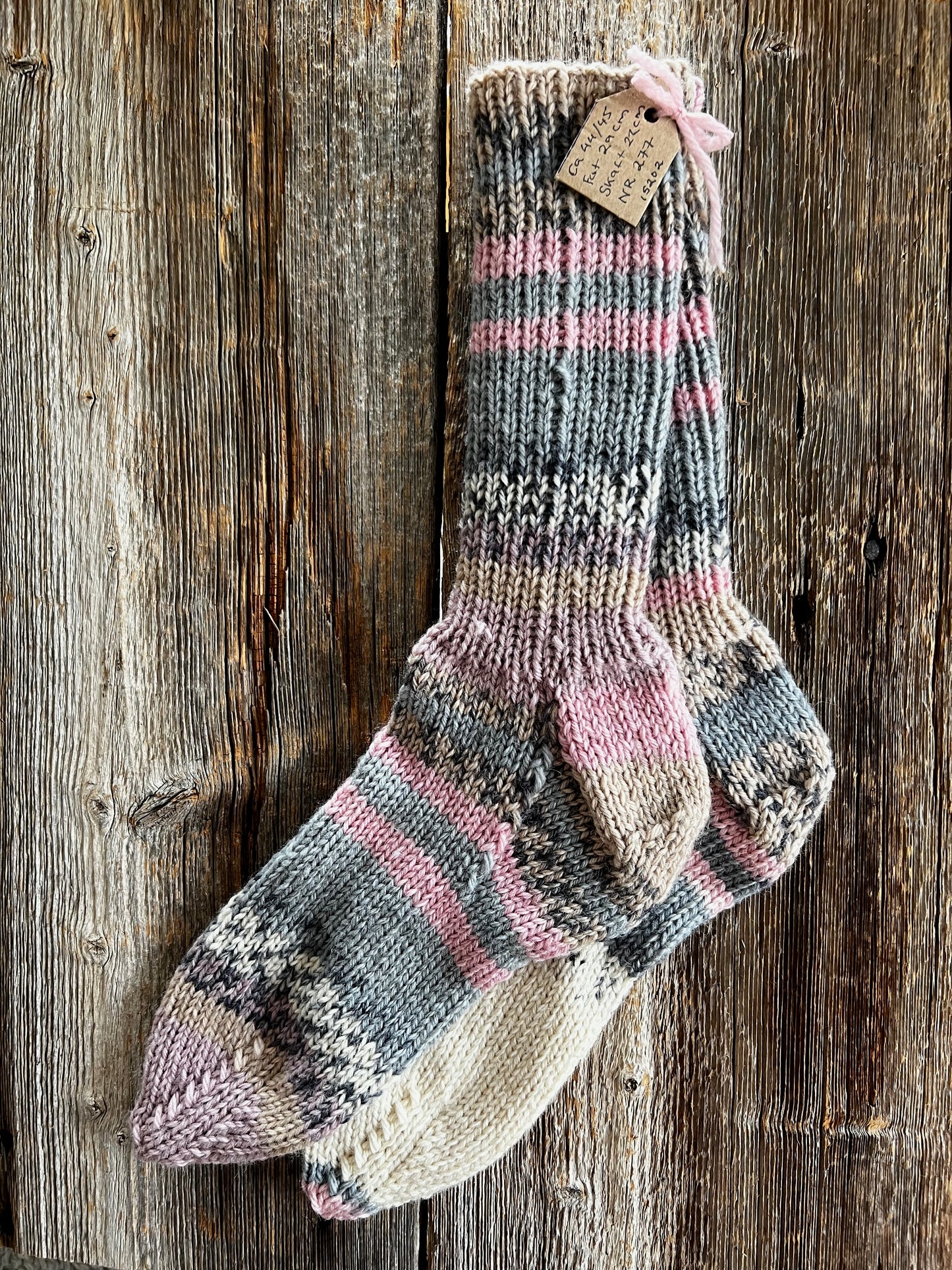 Handstickade sockor 44/45 Nr 277