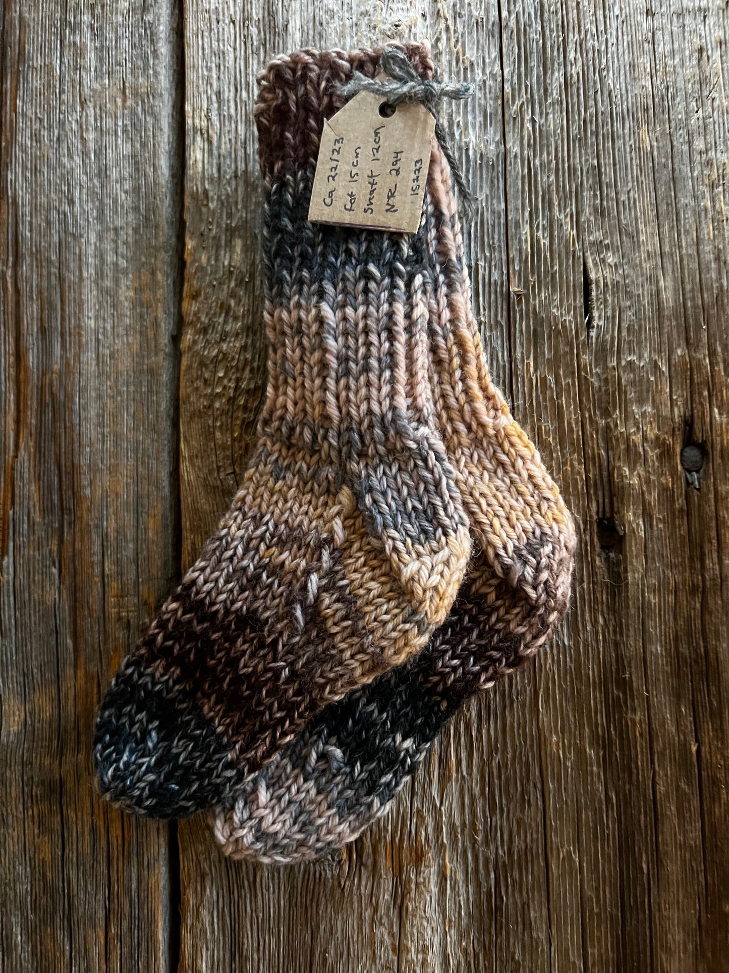 Handstickade sockor 22/23. Nr 294