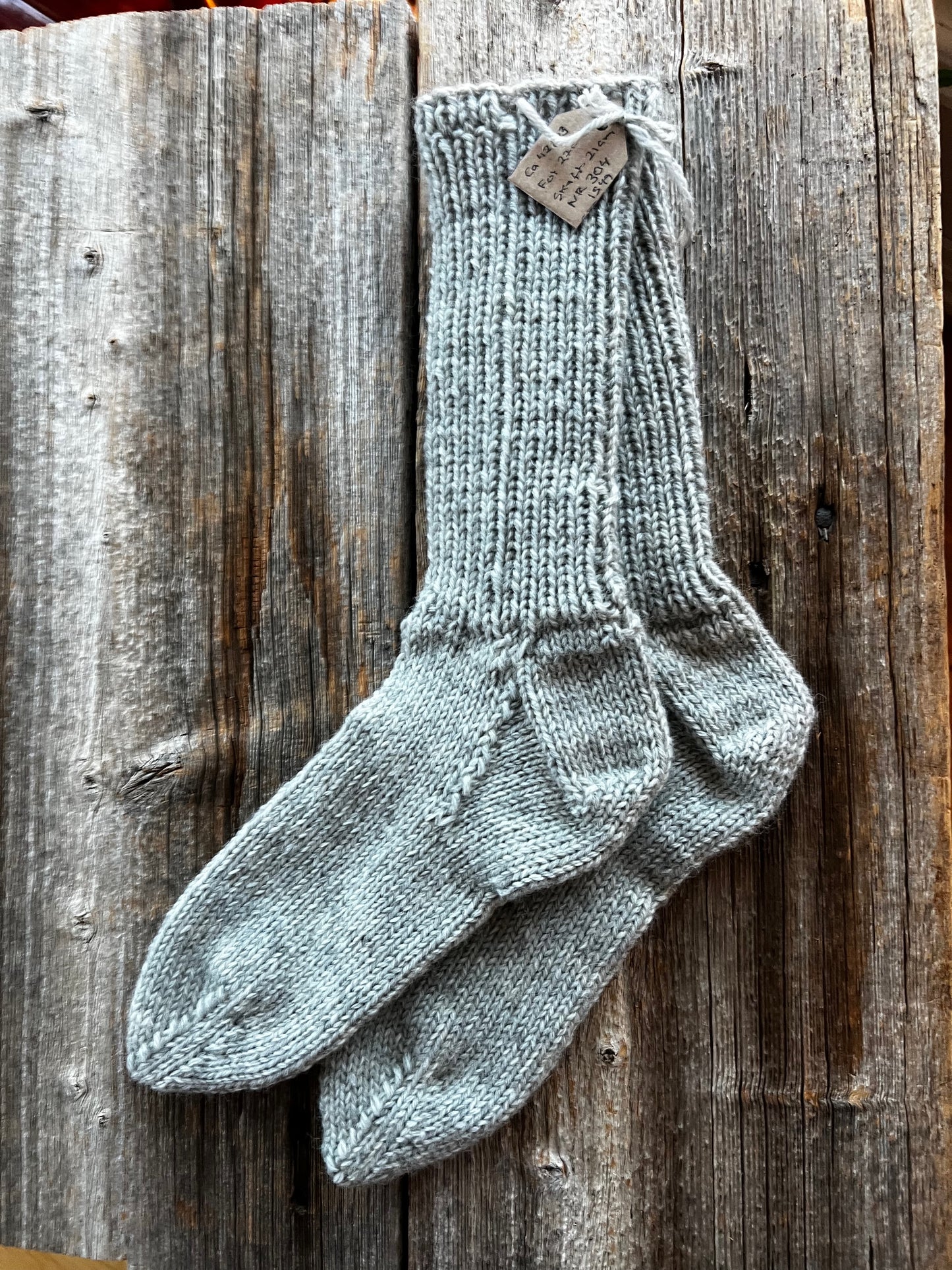 Handstickade sockor 42/43 Nr 304
