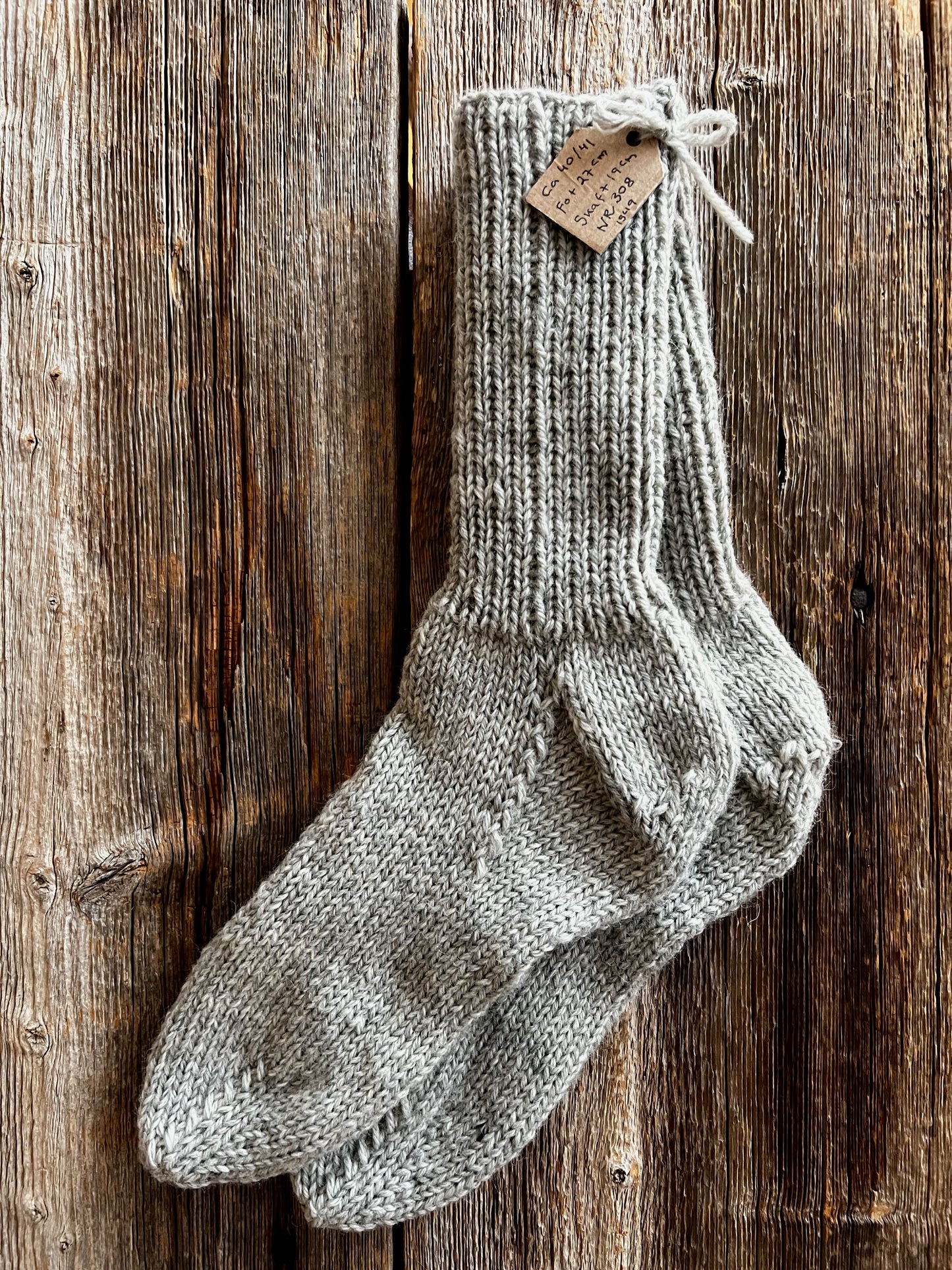 Handstickade sockor 40/41 Nr 308