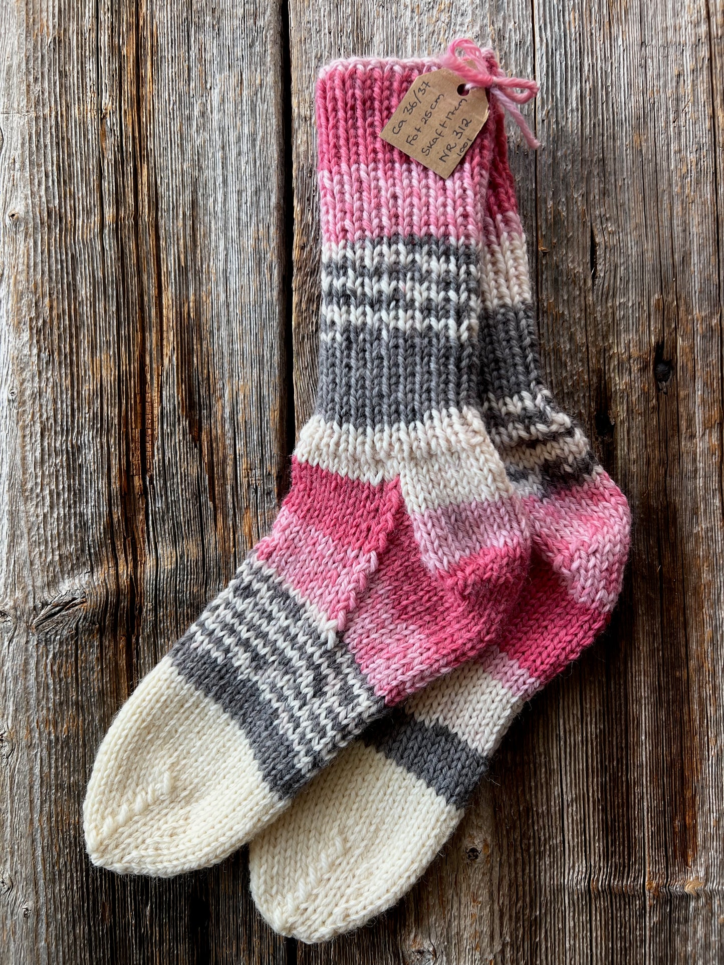 Handstickade sockor 36/37 Nr 312