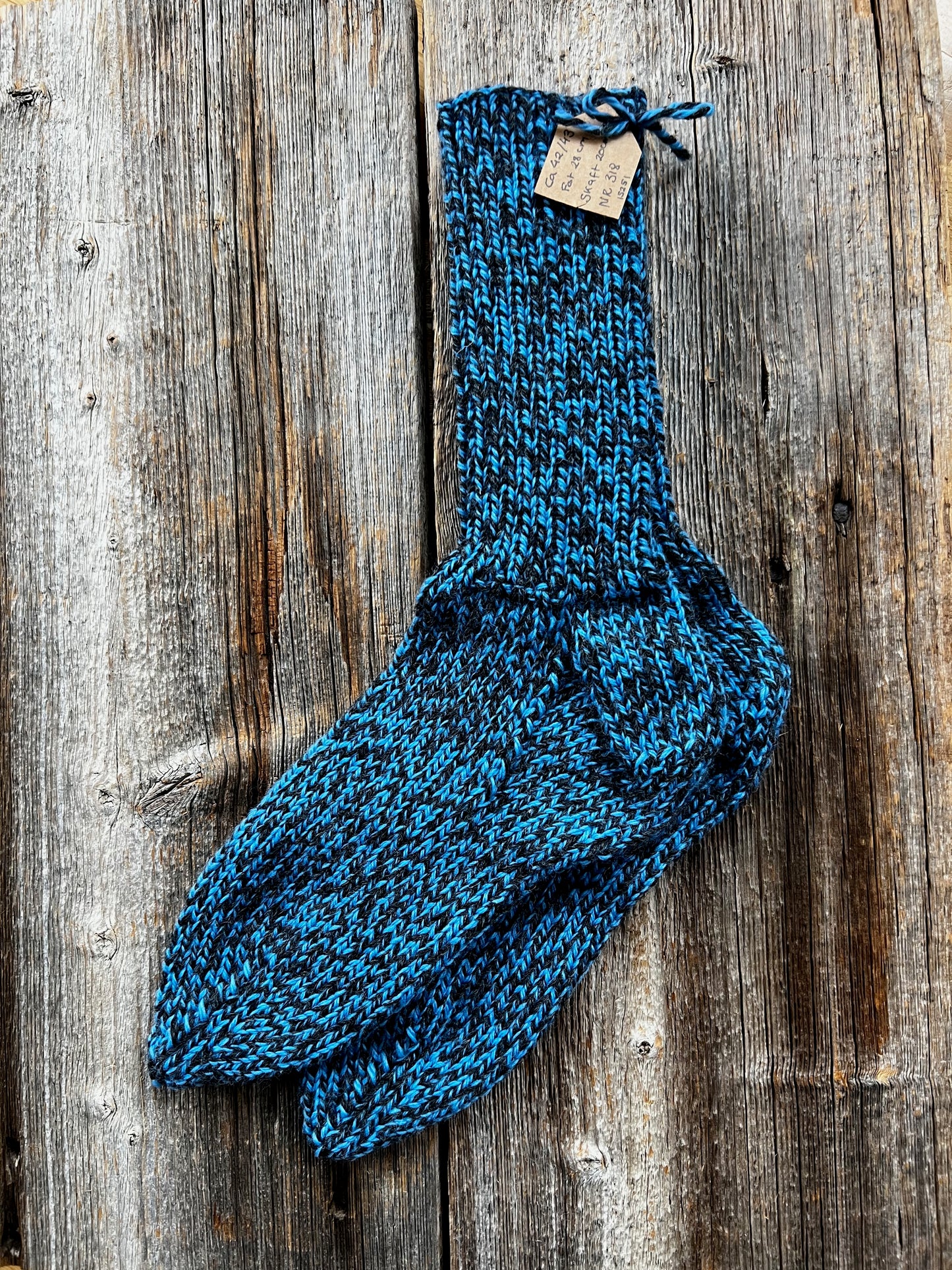 Handstickade sockor 42/43 Nr 318