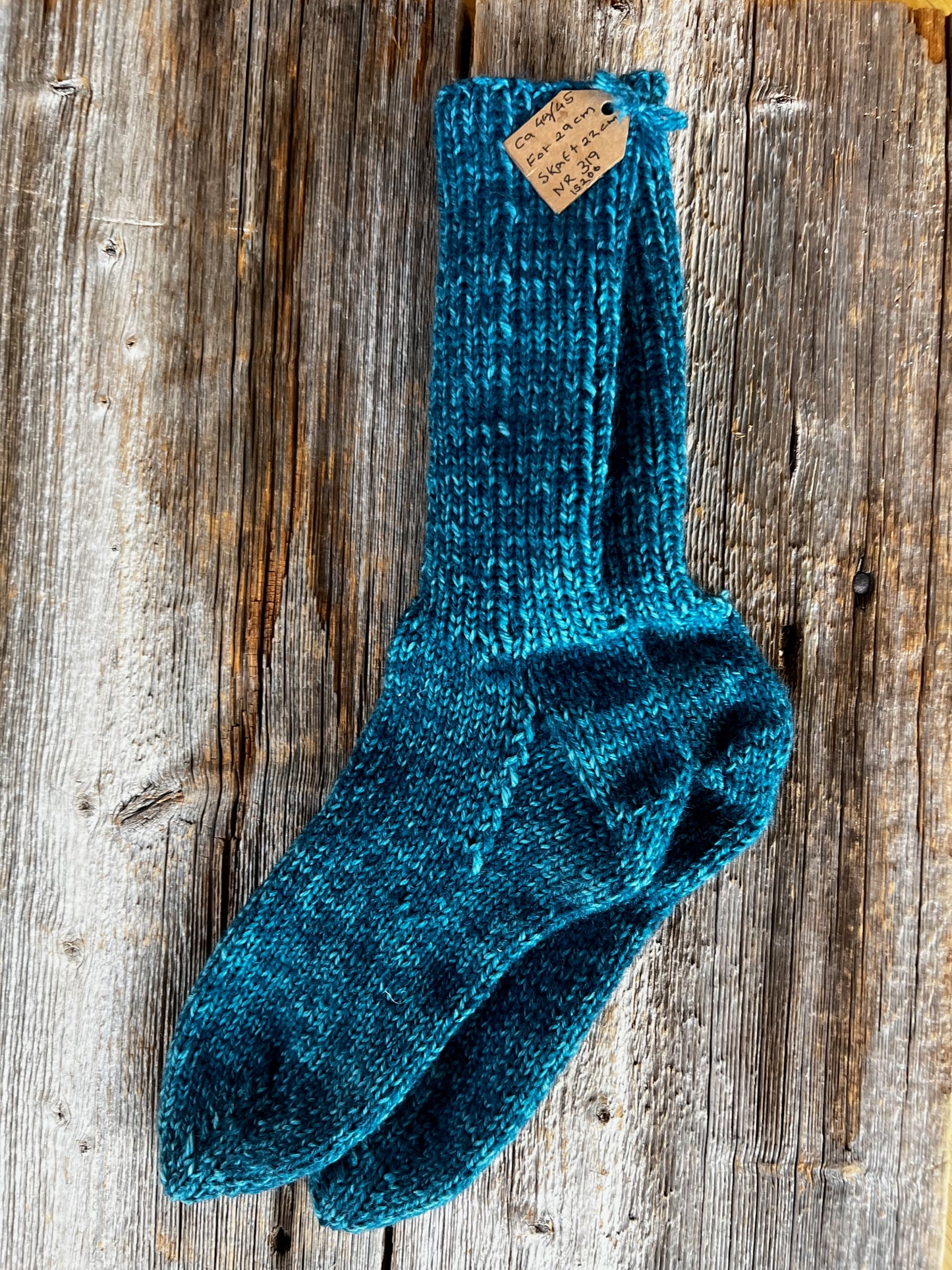 Handstickade sockor 44/45 Nr 319