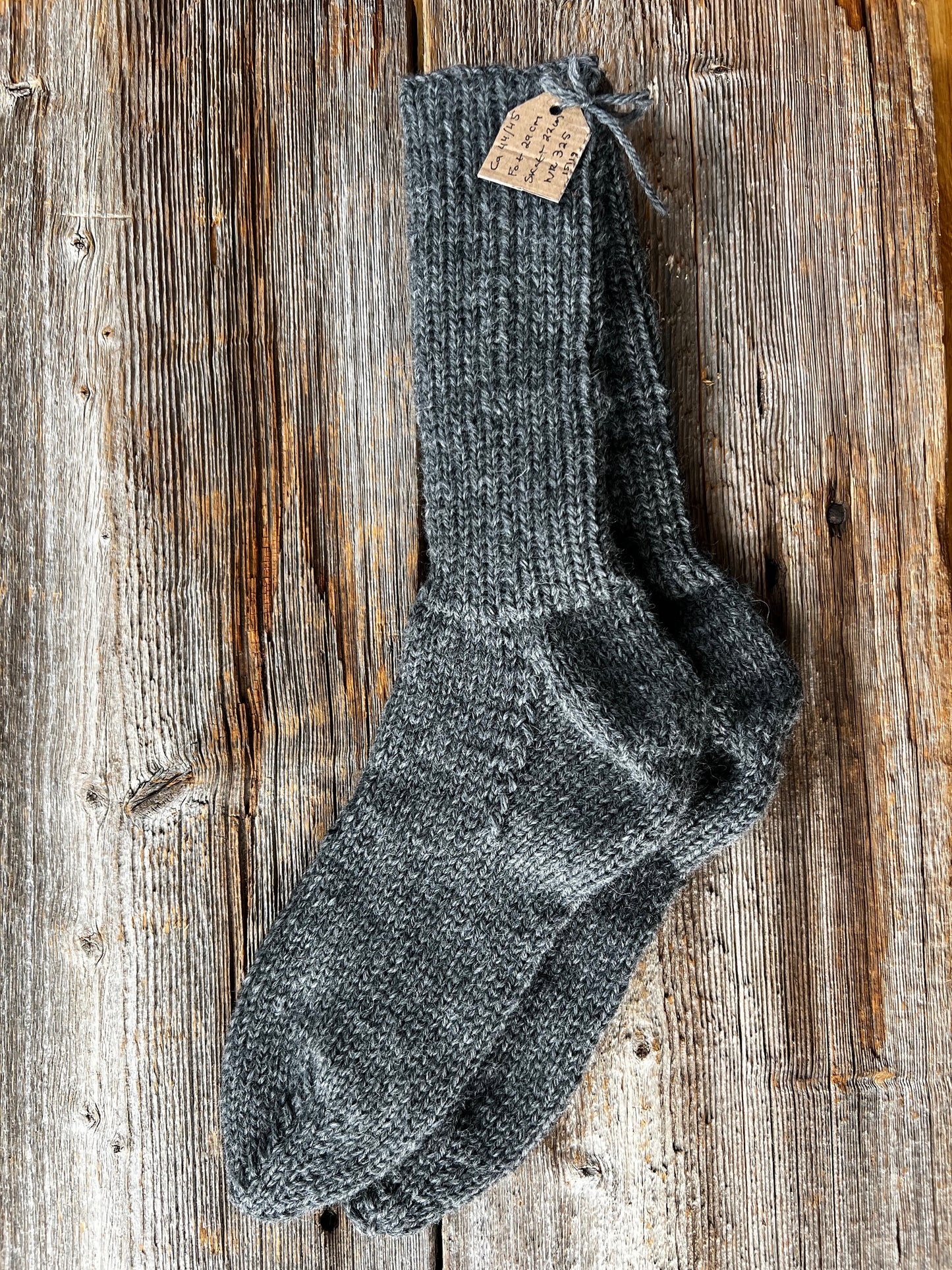 Handstickade sockor 44/45 Nr 325