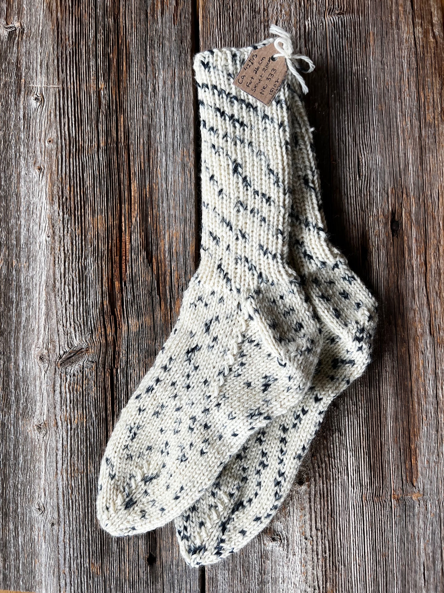 Handstickade sockor 42/43 Nr 333