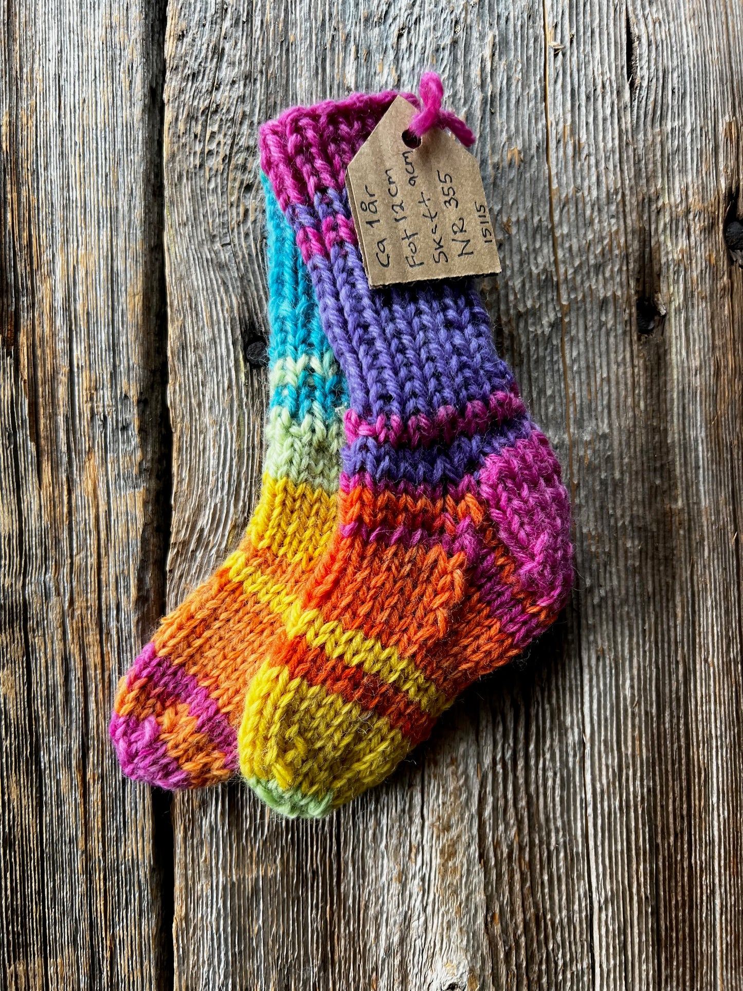 Handstickade sockor 1 år Nr 355