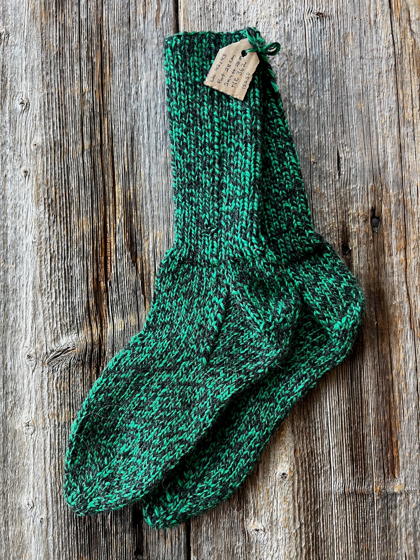 Handstickade sockor 42/43 Nr 362