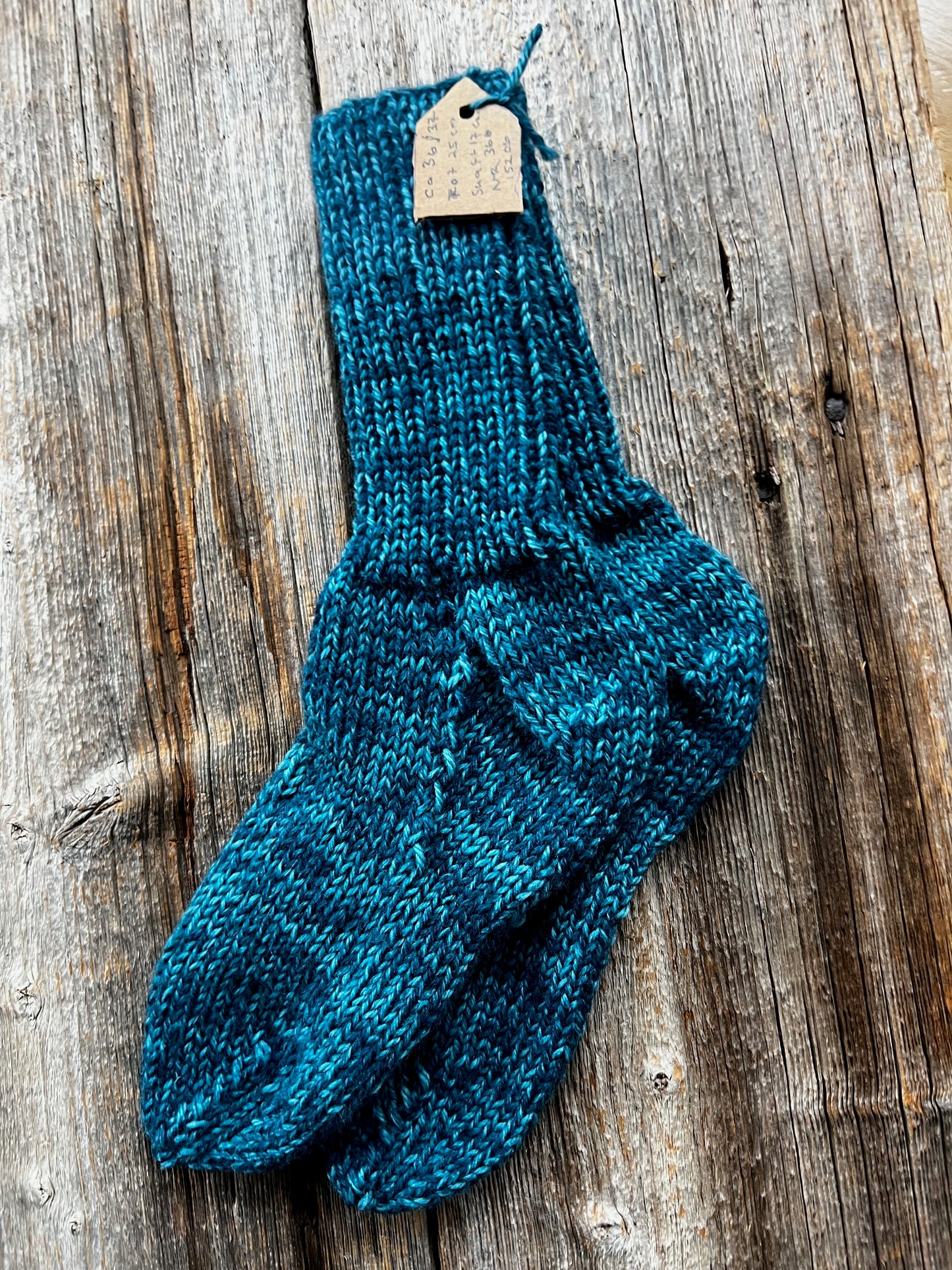 Handstickade sockor 36/37 Nr 366
