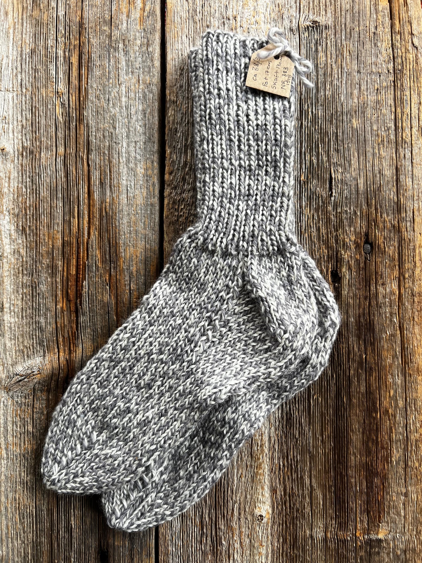 Handstickade sockor 38/39 Nr 383