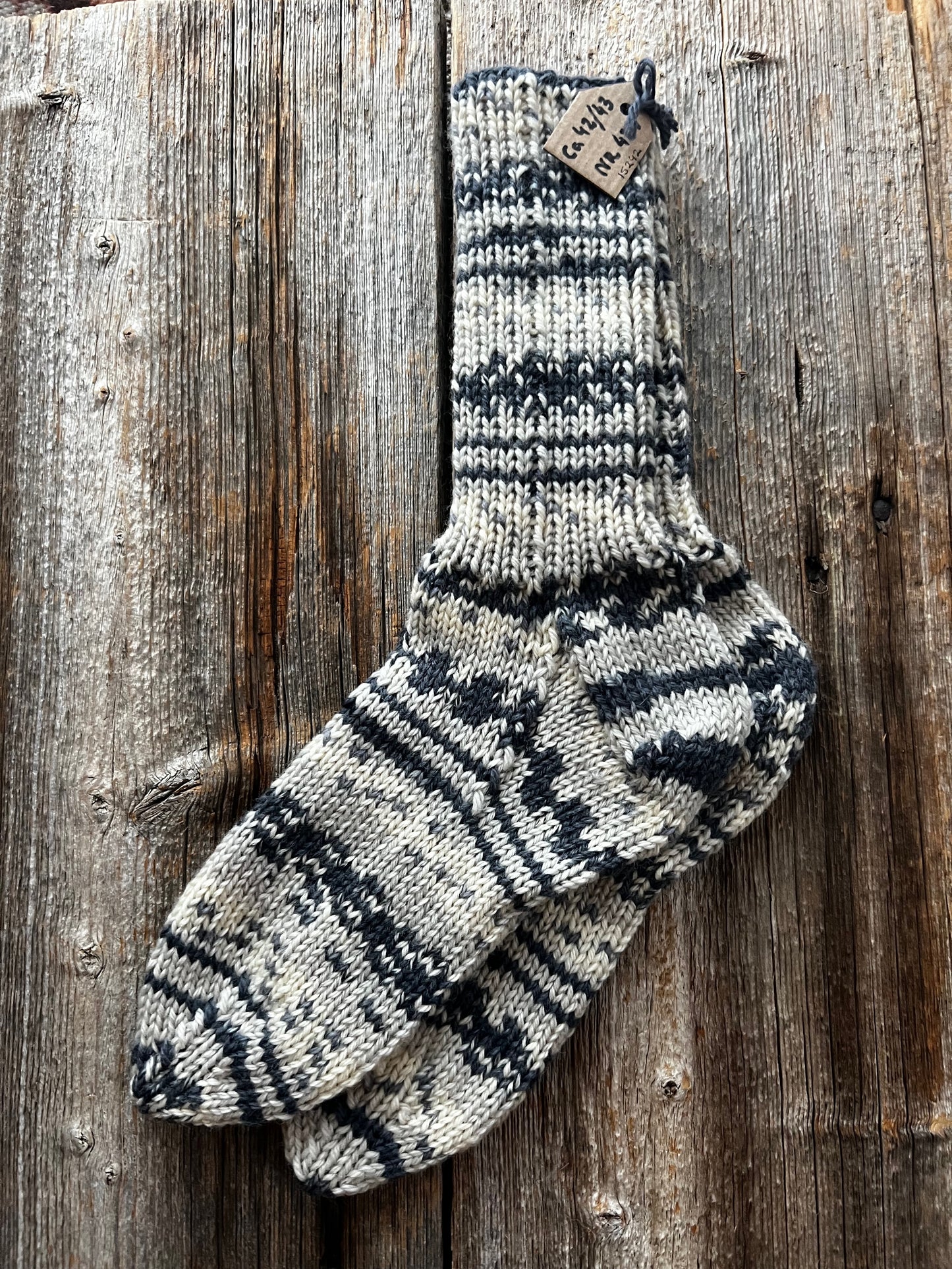 Handstickade sockor 42/43 Nr 429