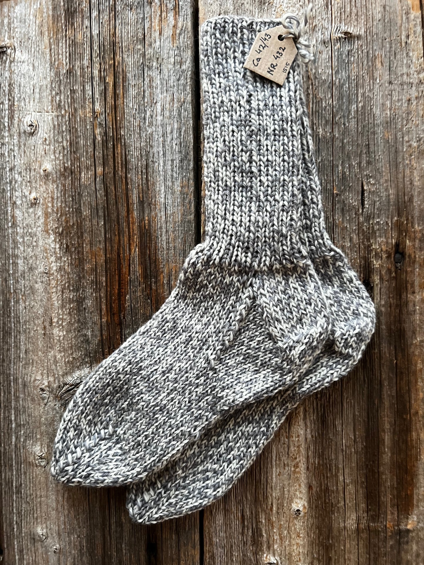 Handstickade sockor 42/43 Nr 432