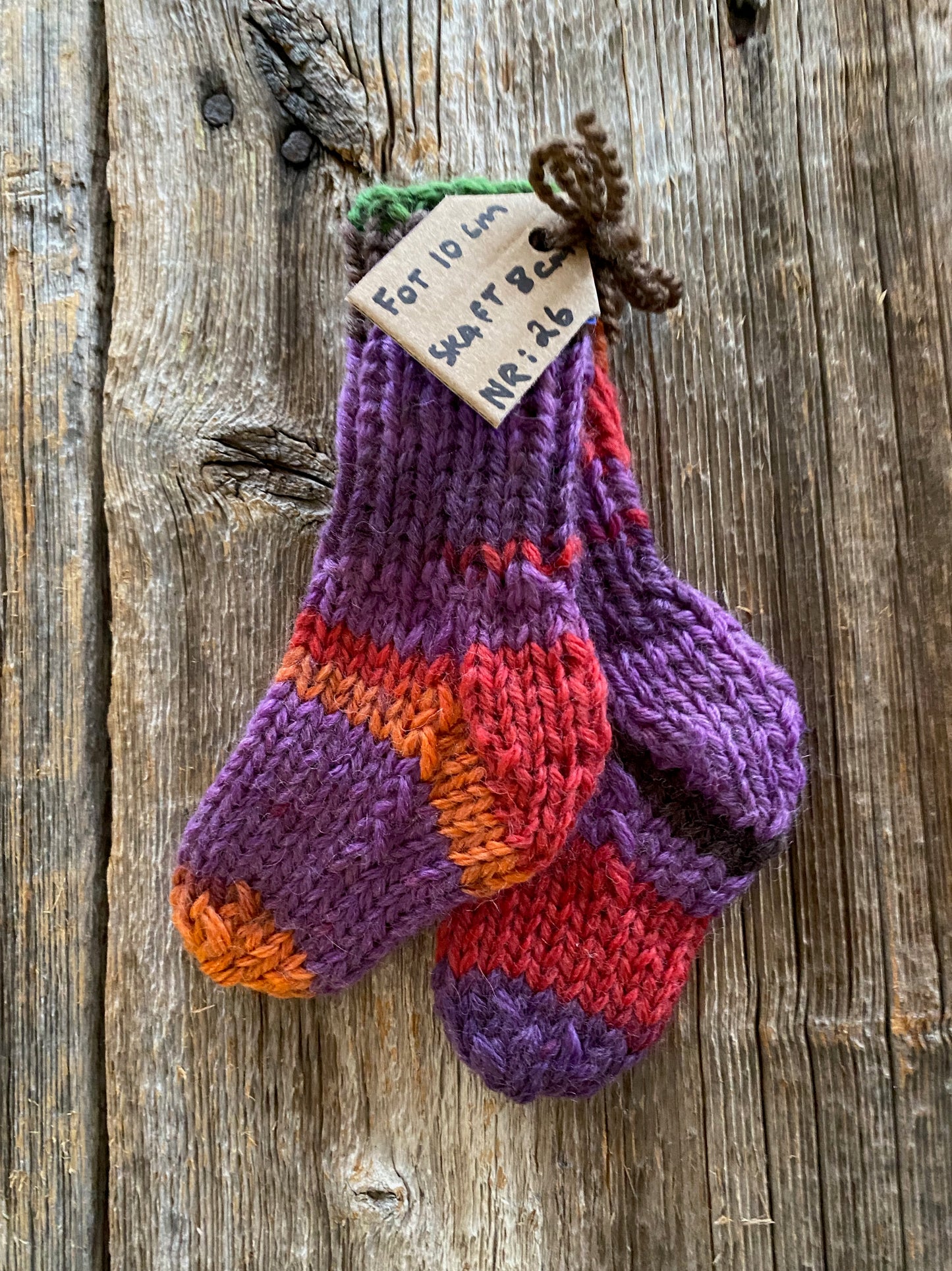 Handstickade sockor 0,5 år Nr 26