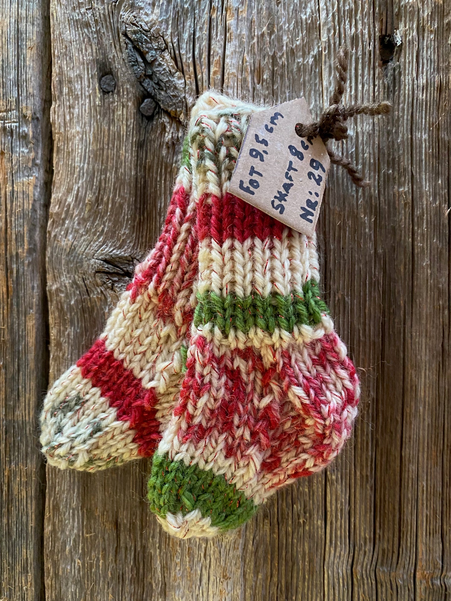 Handstickade sockor 0,5 år Nr 29