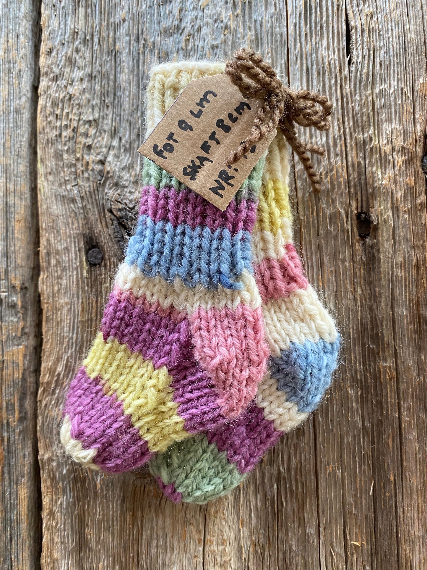 Handstickade sockor 0,5 år Nr 43