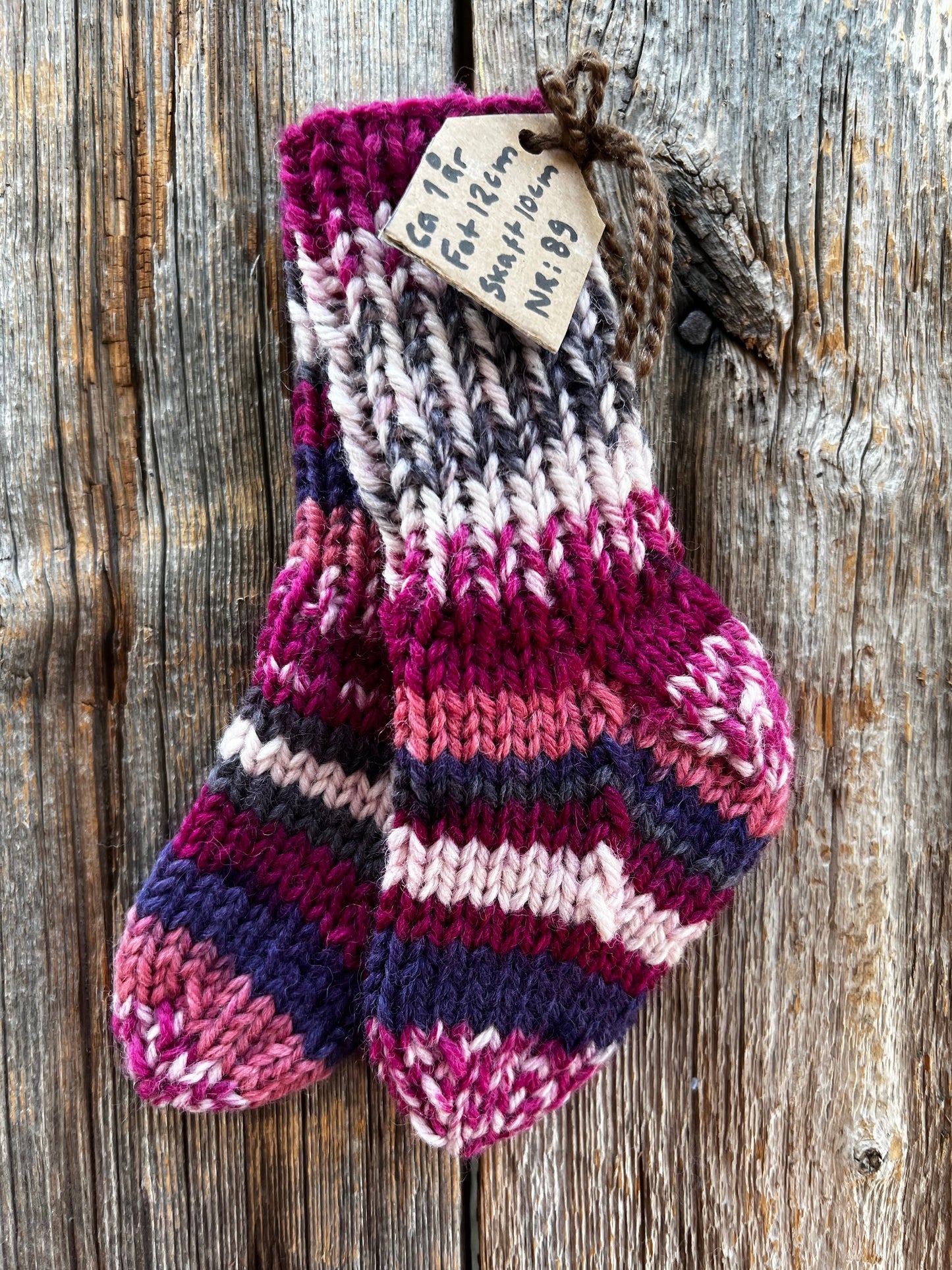Handstickade sockor 1 år Nr 89