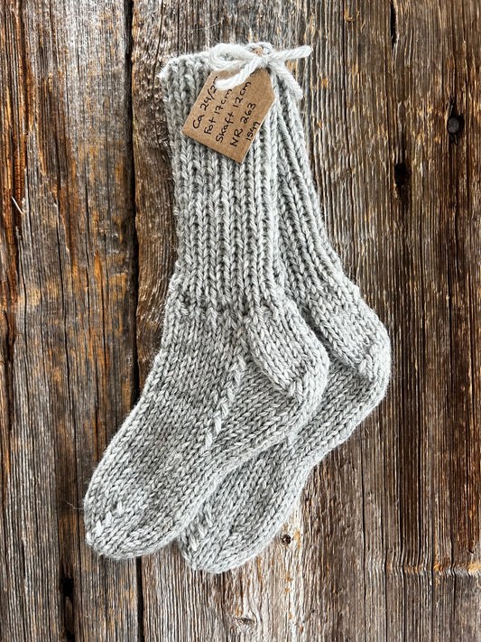 Handstickade sockor 24/25 Nr 263