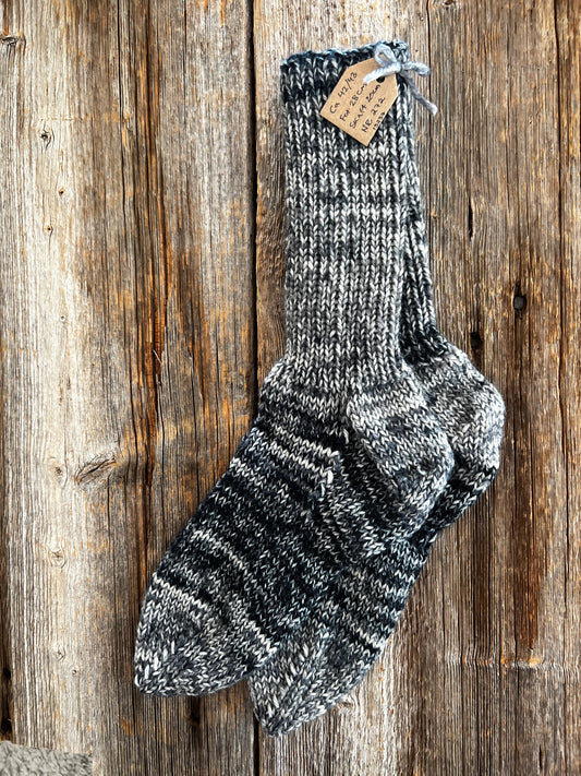 Handstickade sockor 42/43 Nr 272