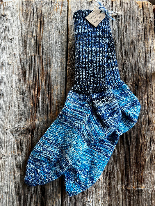 Handstickade sockor 42/43 Nr 283