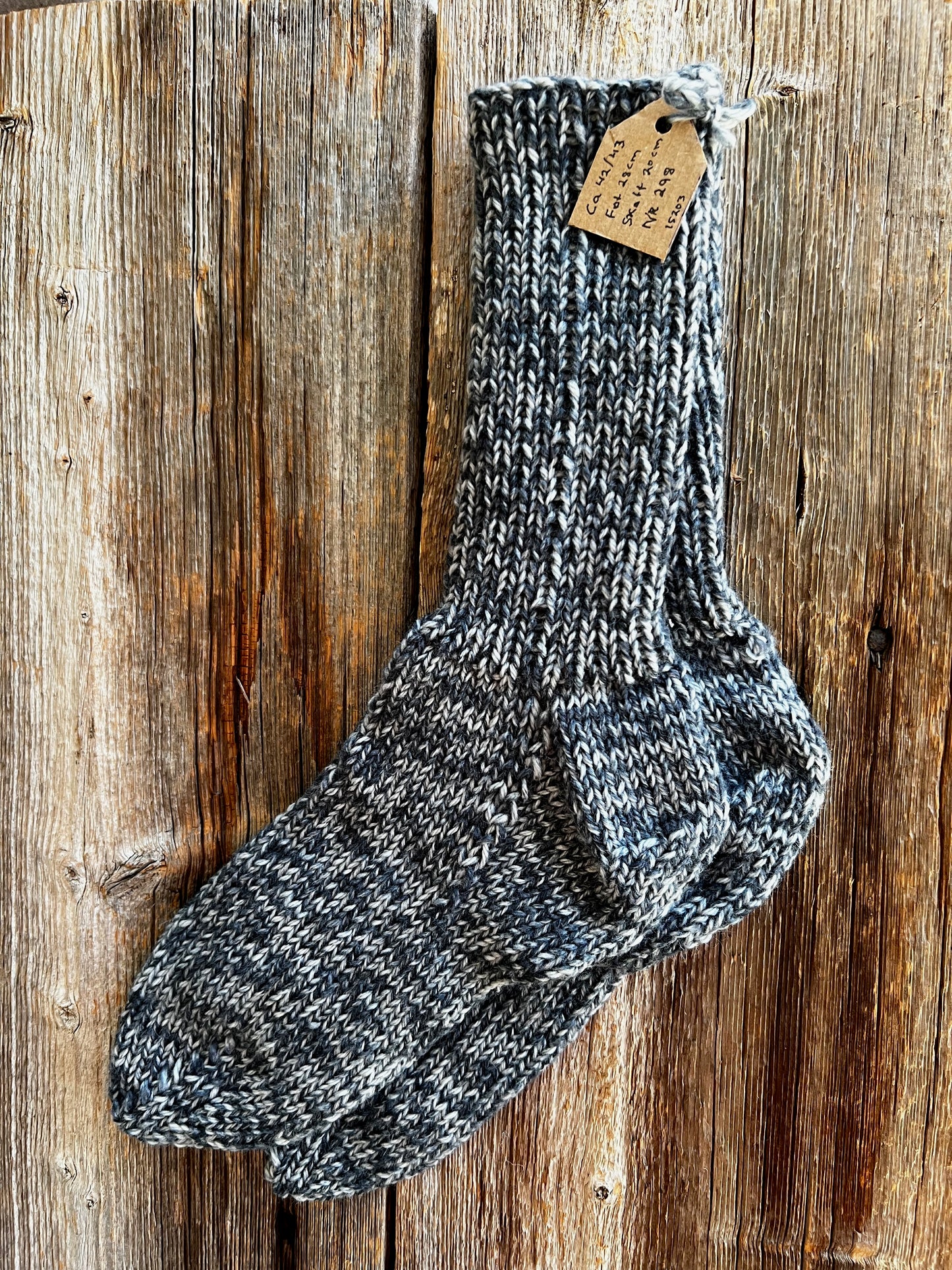 Handstickade sockor 42/43 Nr 298